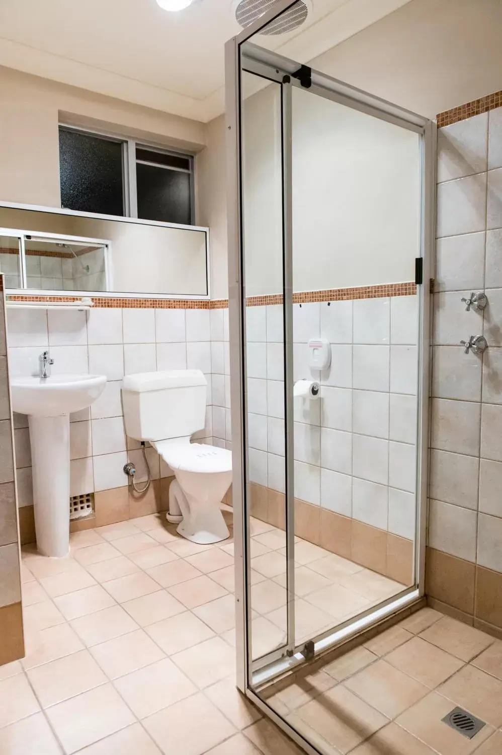 Shower, Bathroom in Wattle Grove Motel