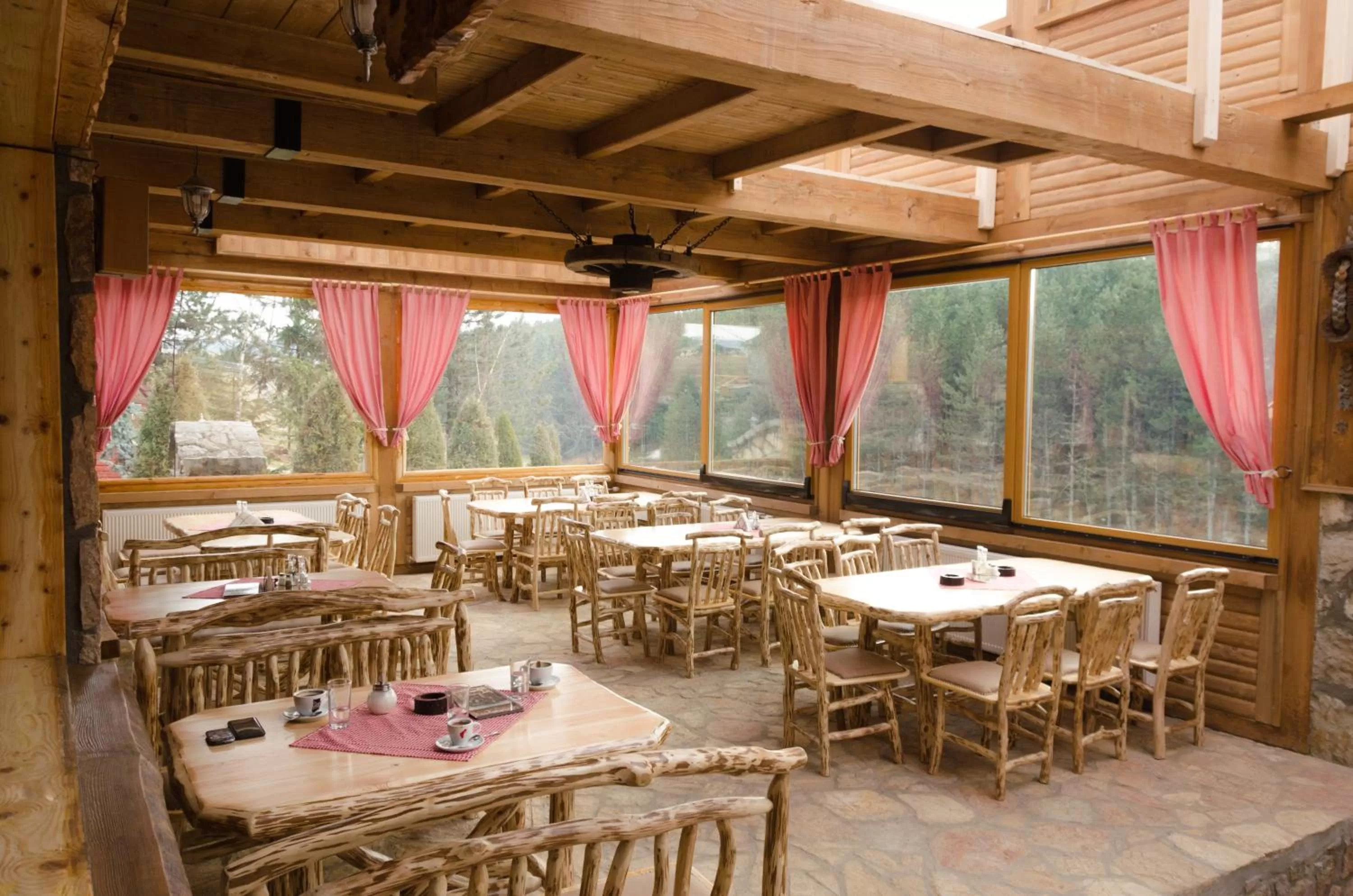 Restaurant/places to eat in Etno naselje KUM