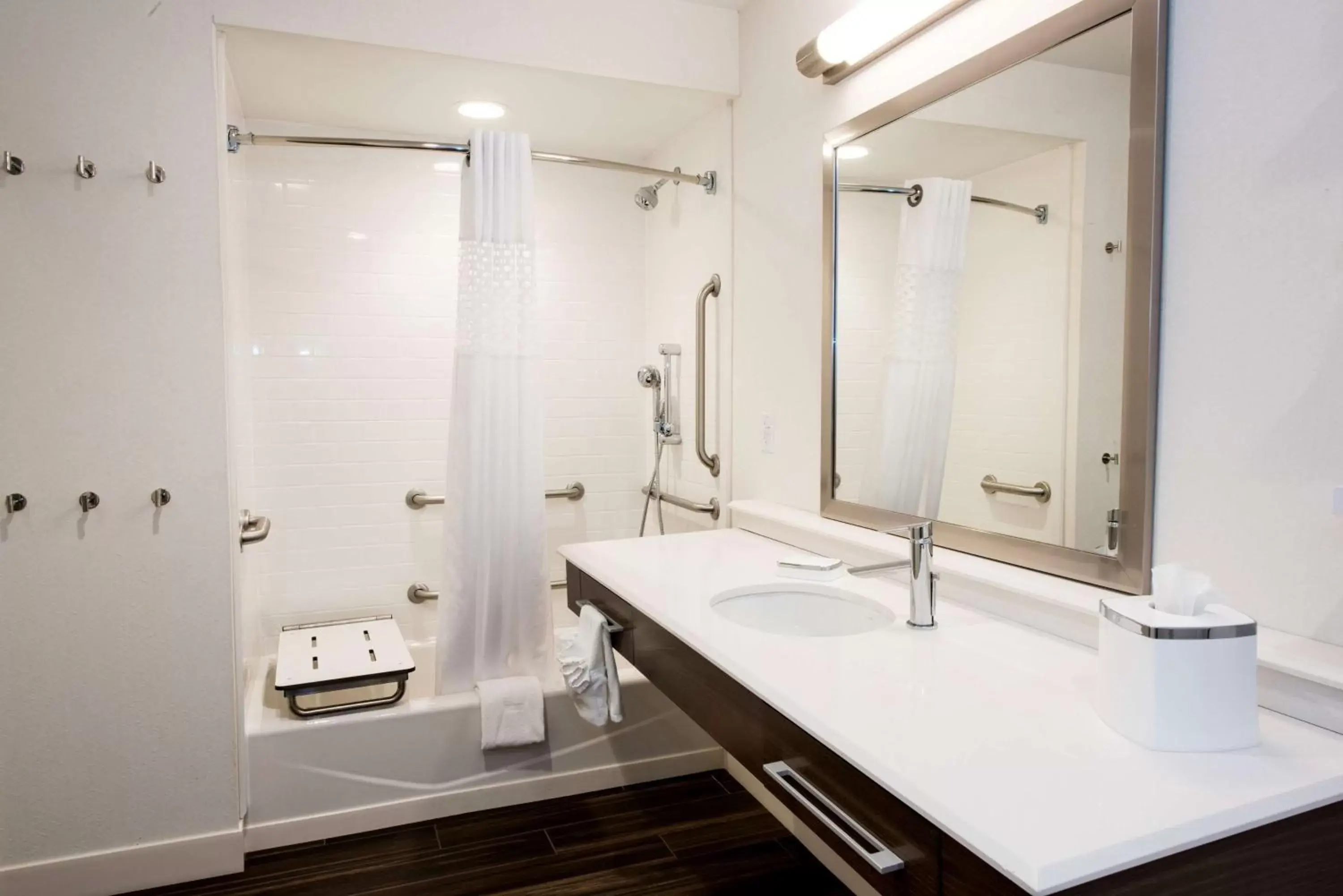 Bathroom in Hampton Inn Albany-Western Ave/University Area, NY