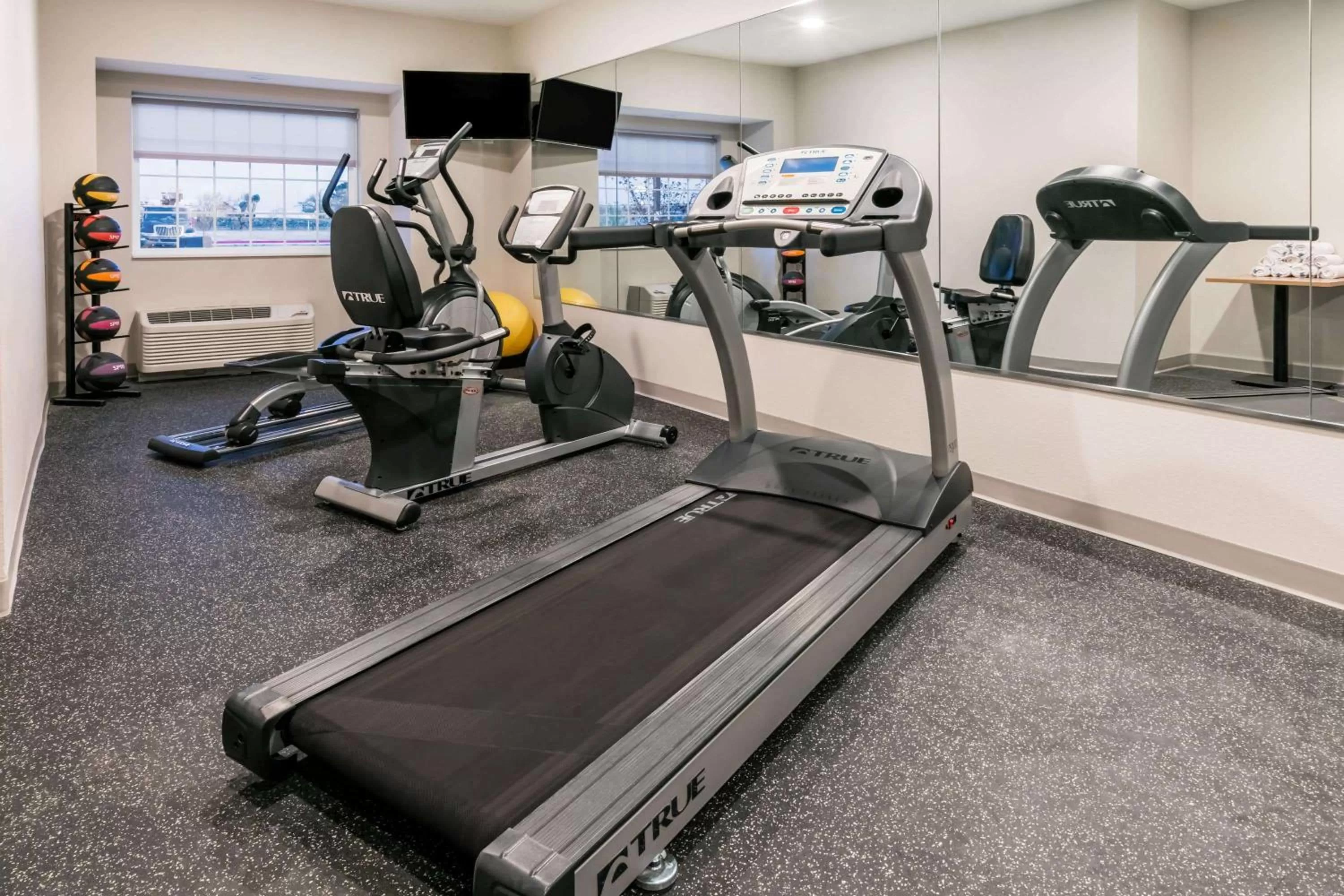 Fitness centre/facilities in Permian Studio Apartments