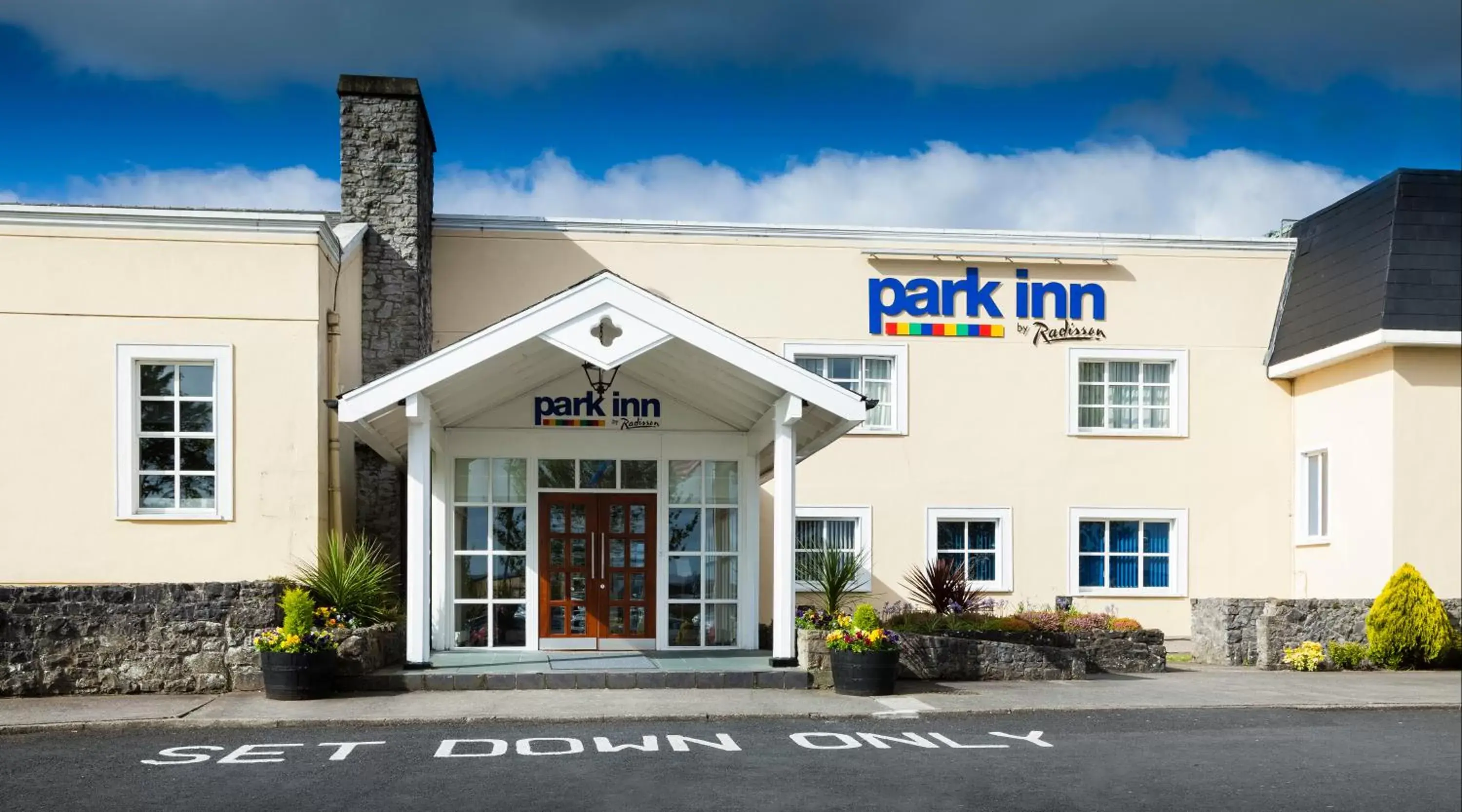 Facade/entrance, Property Building in Park Inn by Radisson Shannon Airport