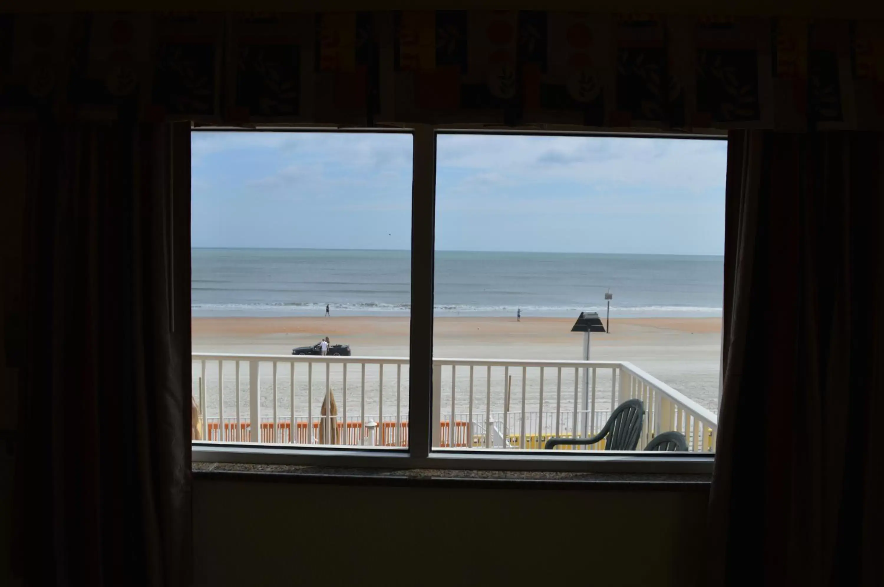 Sea view in Oceanfront Inn and Suites - Ormond Sea view in Oceanfront Inn and Suites - Ormond