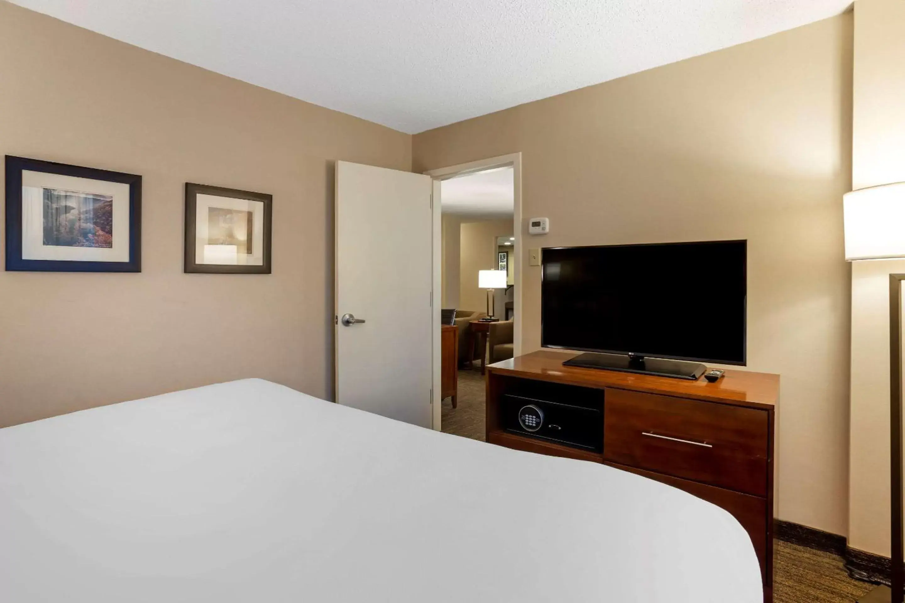 Bedroom, Bed in Comfort Inn & Suites Presidential