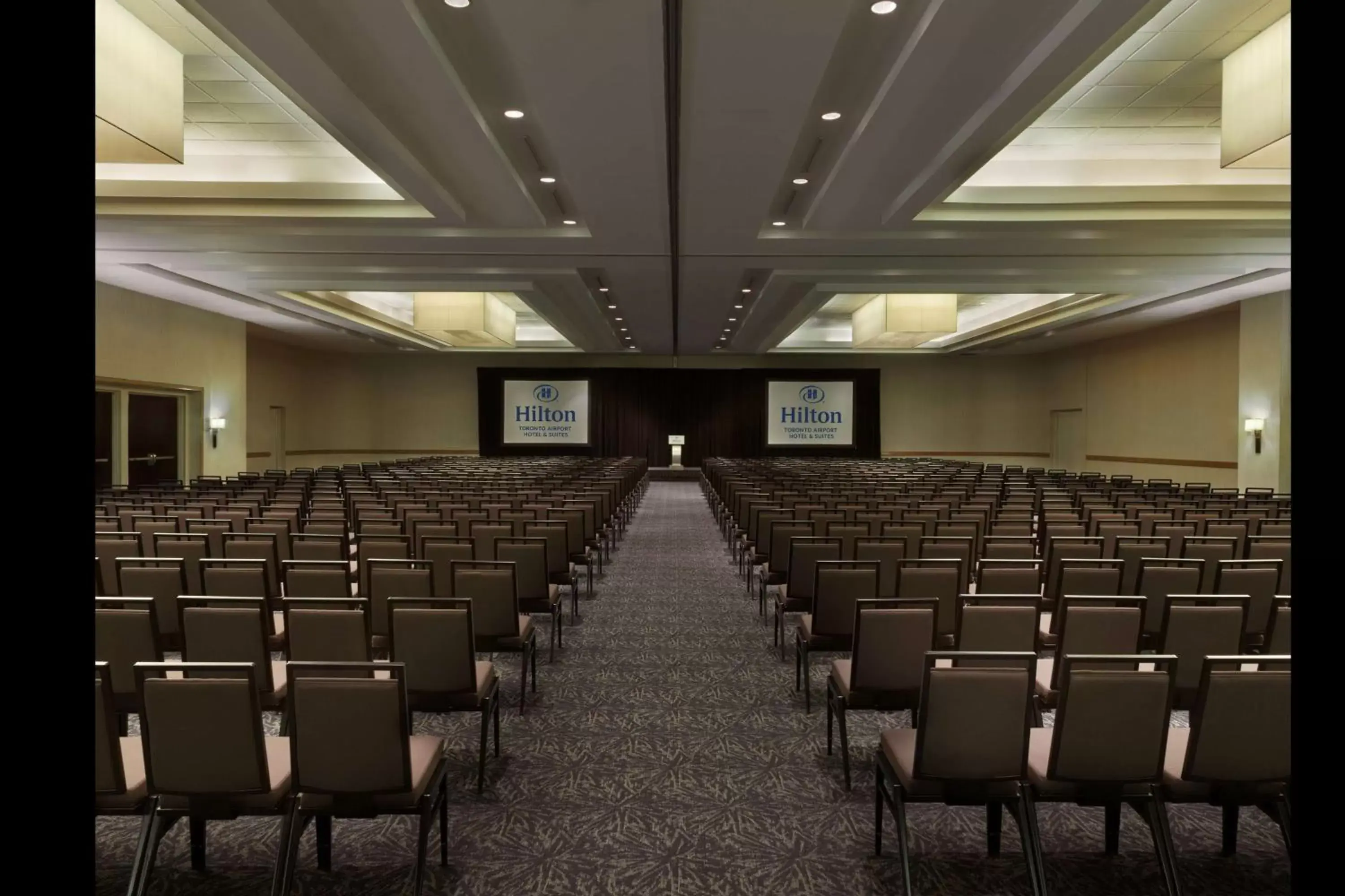 Meeting/conference room in Hilton Toronto Airport Hotel & Suites
