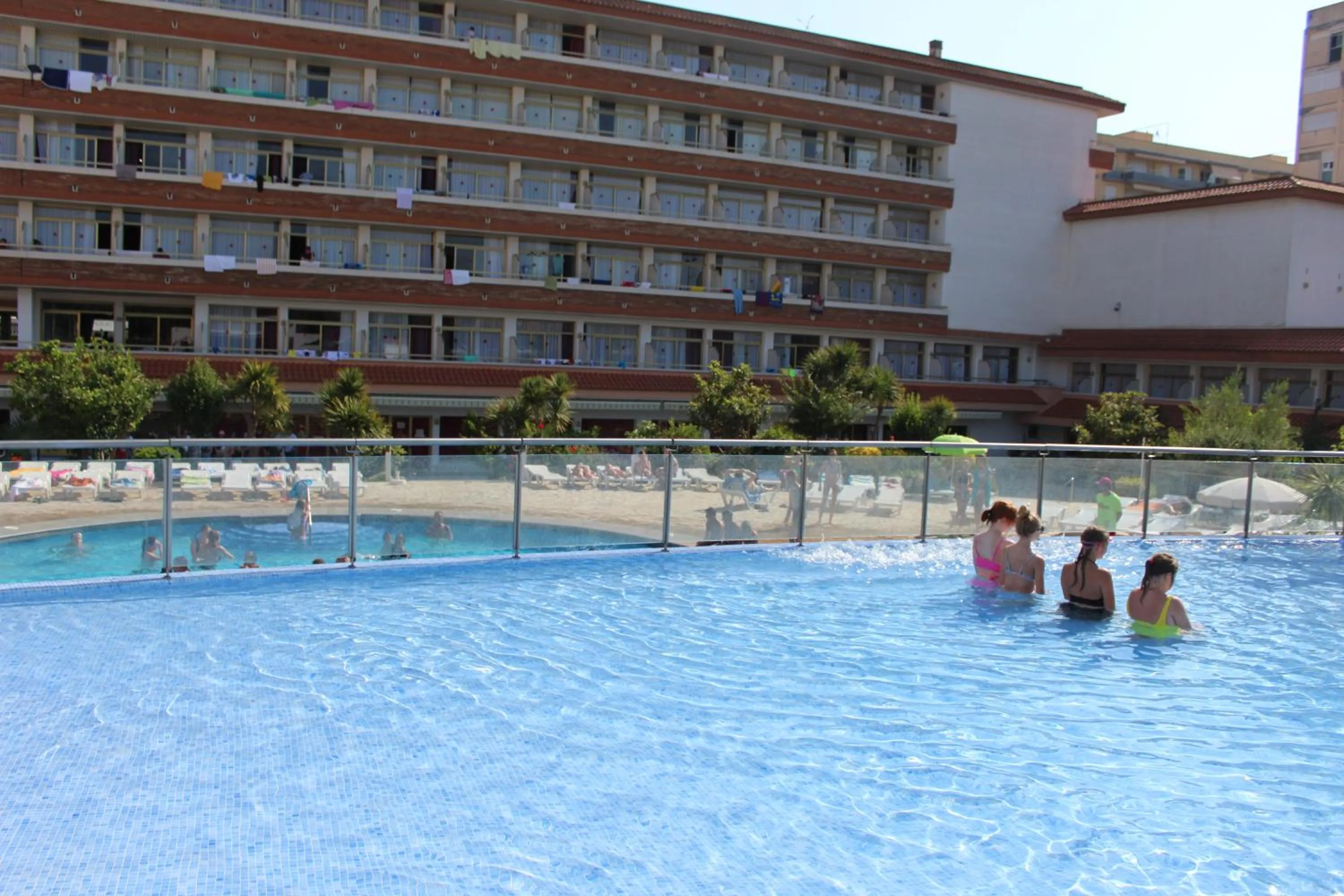 Swimming pool in Hotel Esplendid