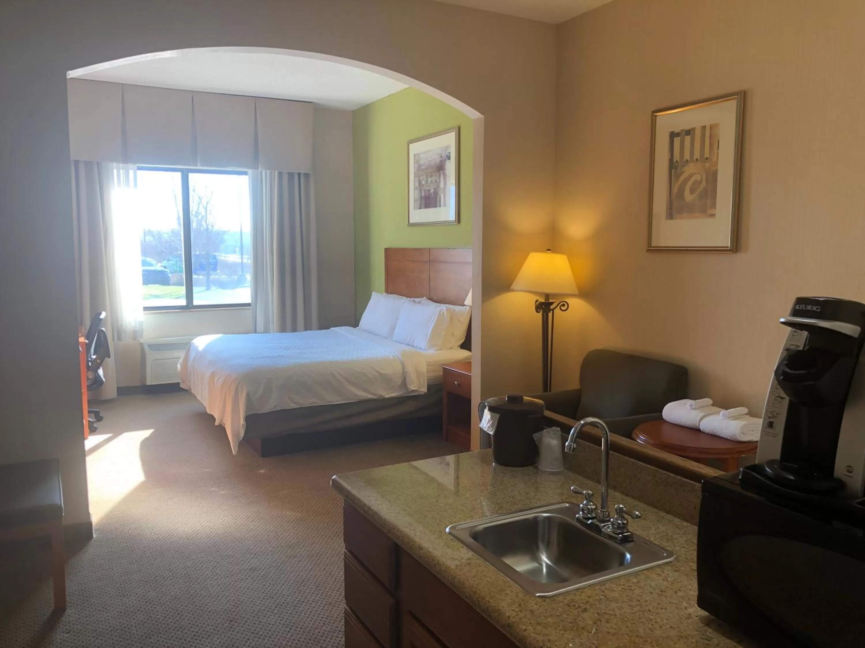 Bed in Holiday Inn Express Hotel & Suites Lansing-Dimondale by IHG