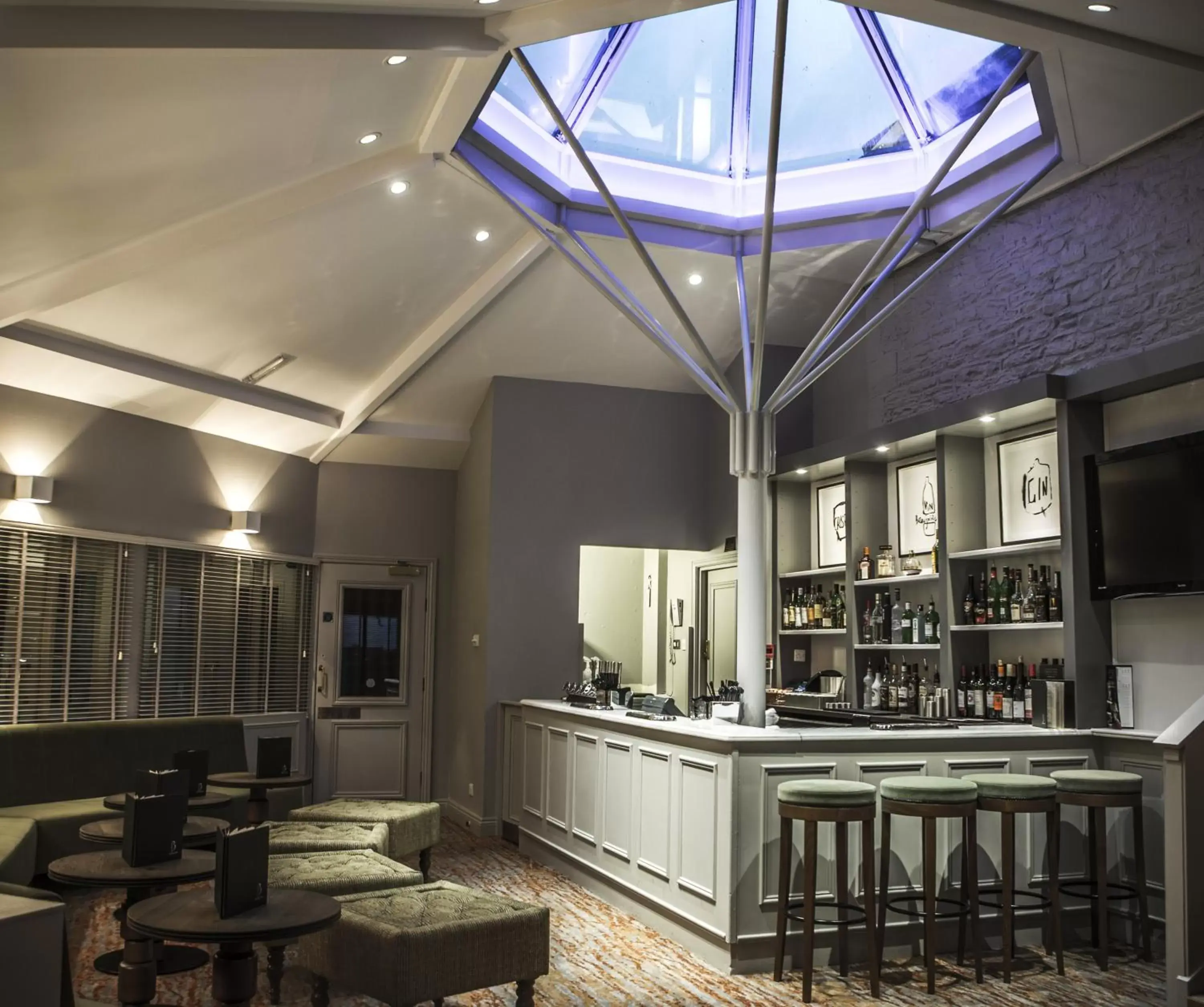 Lounge or bar, Lounge/Bar in Mercure Bristol North The Grange Hotel