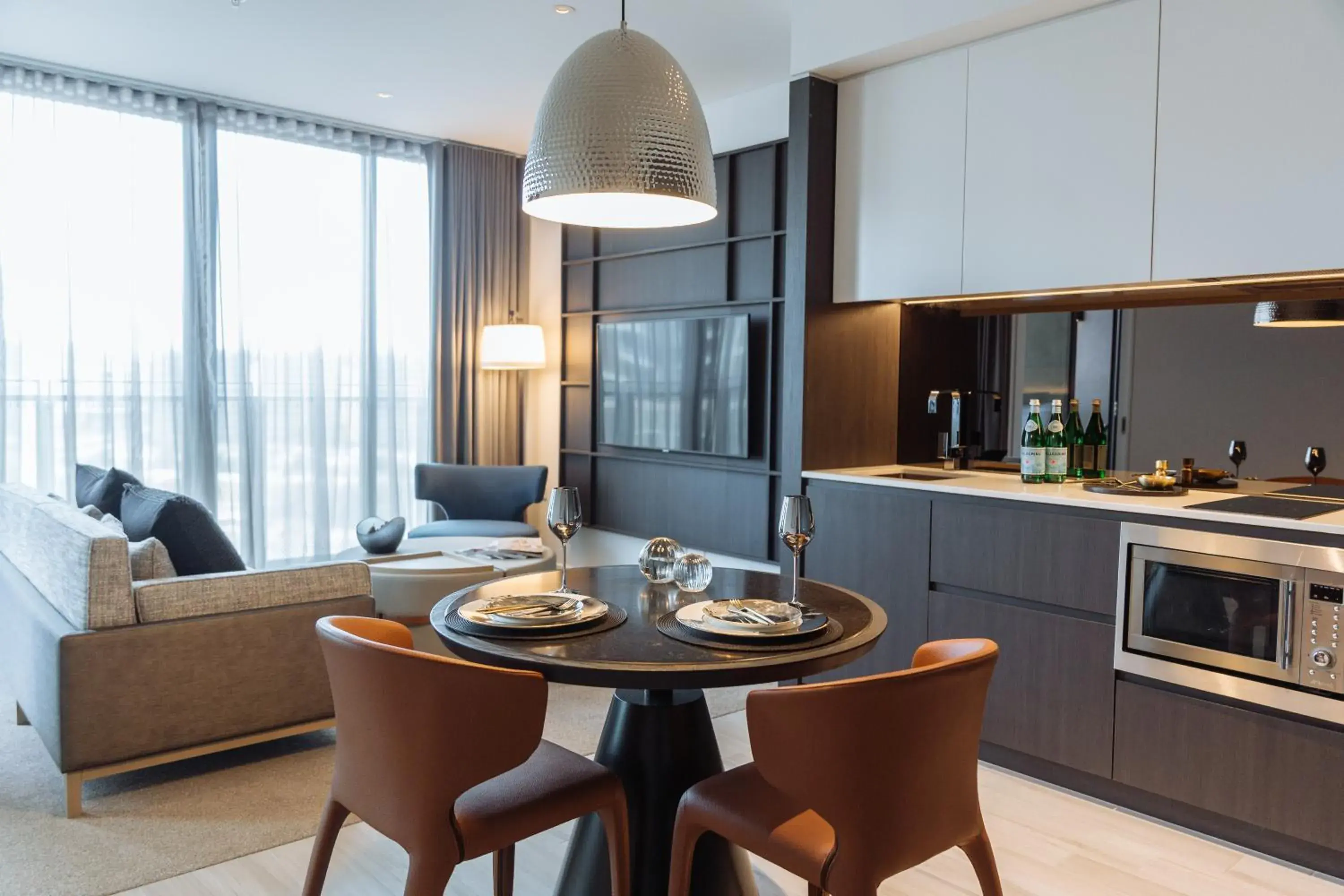 Kitchen or kitchenette, Dining Area in SKYE Suites Green Square