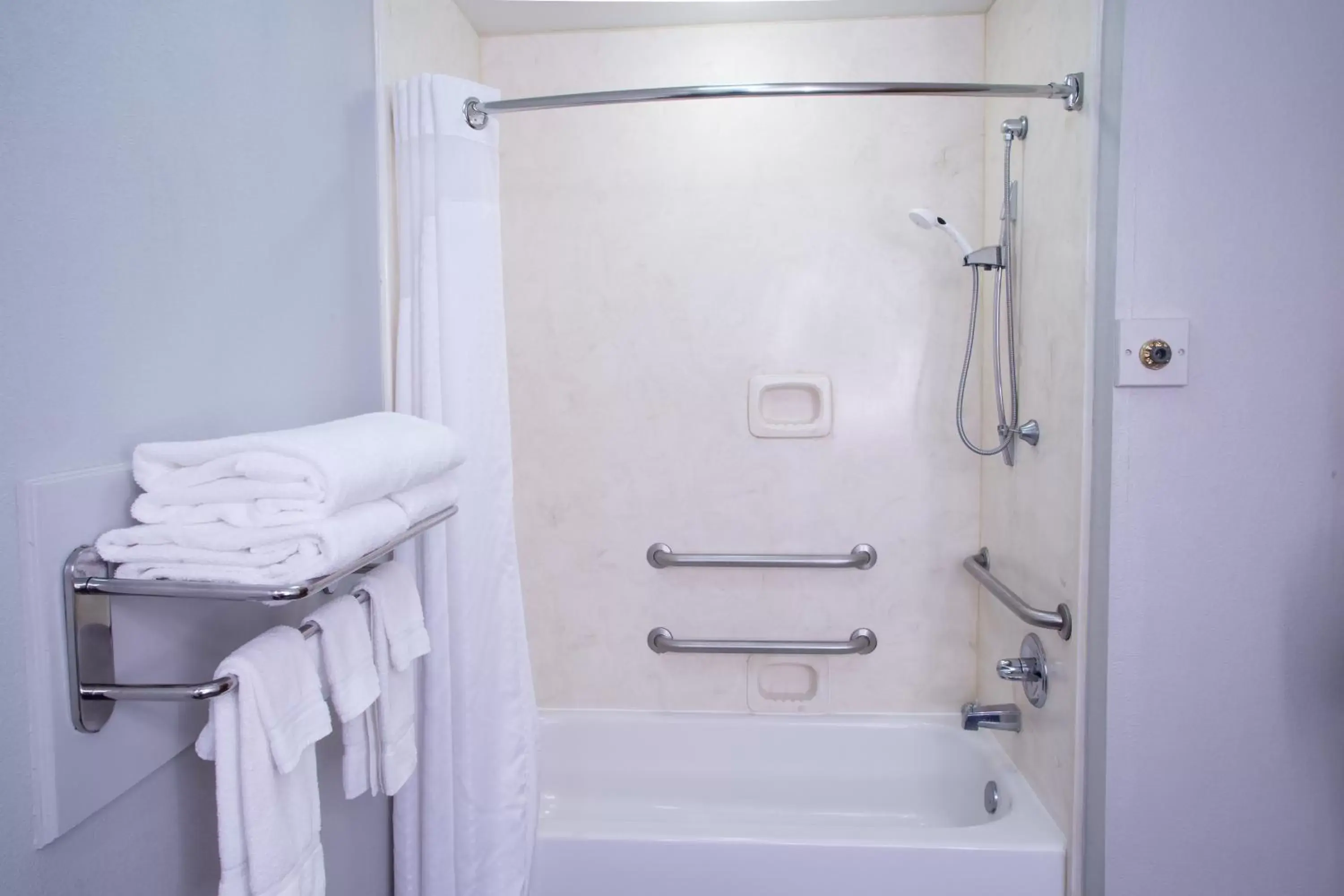 Bathroom in Holiday Inn Express & Suites - Oxford, an IHG Hotel
