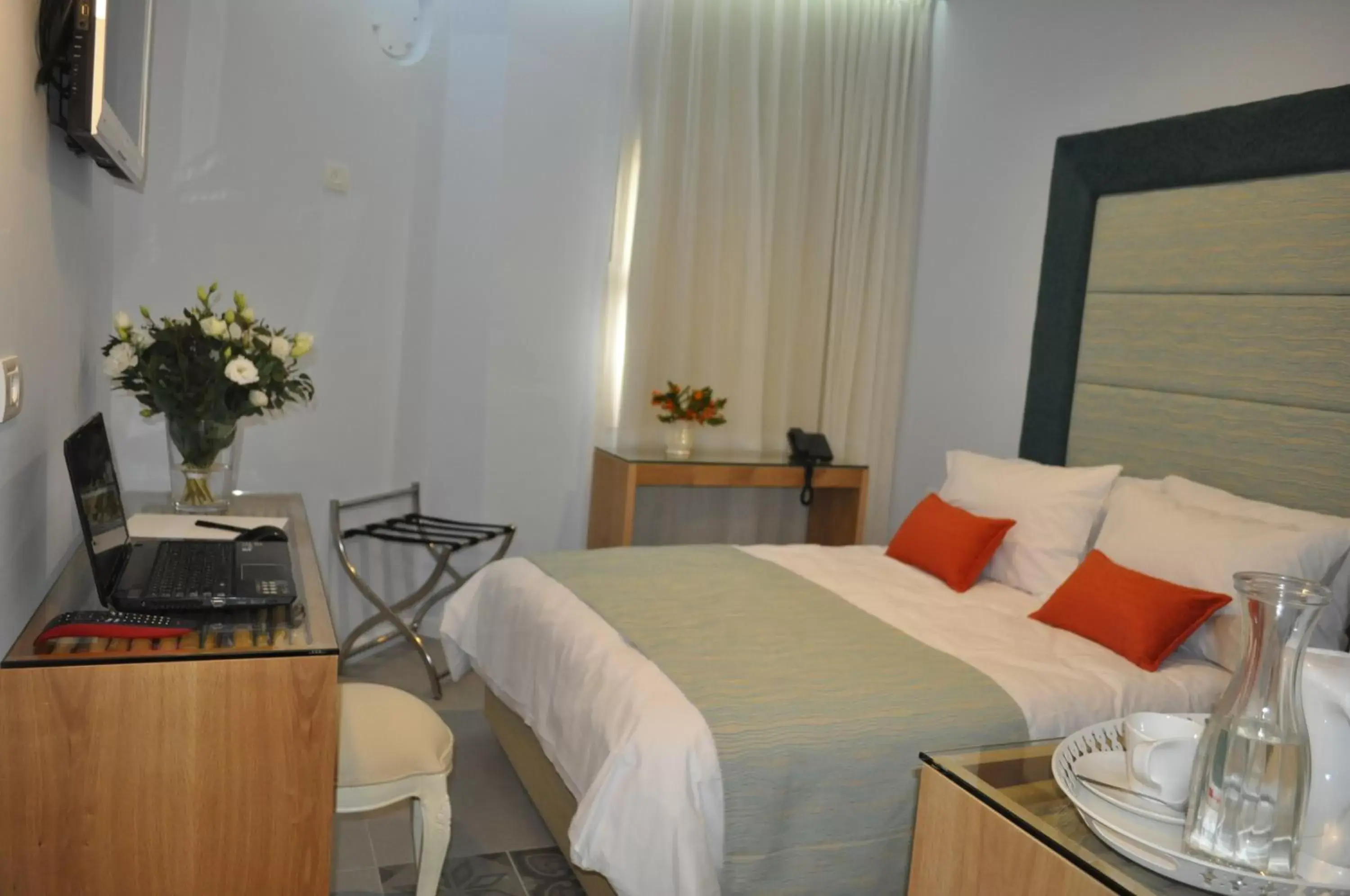Photo of the whole room, Bed in Bat Galim Boutique Hotel