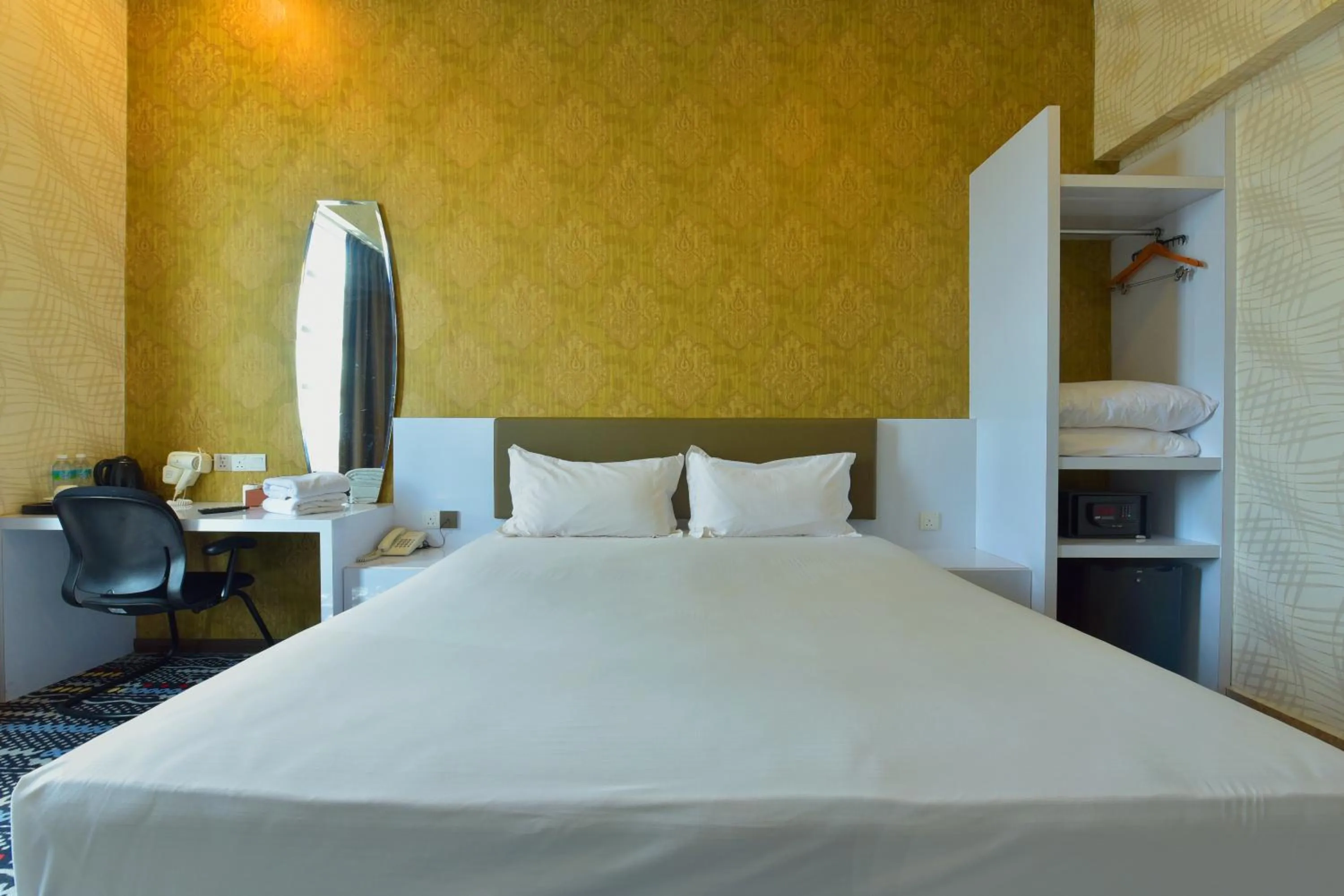 Bedroom, Bed in Townhouse OAK Hotel Holmes Johor Jaya