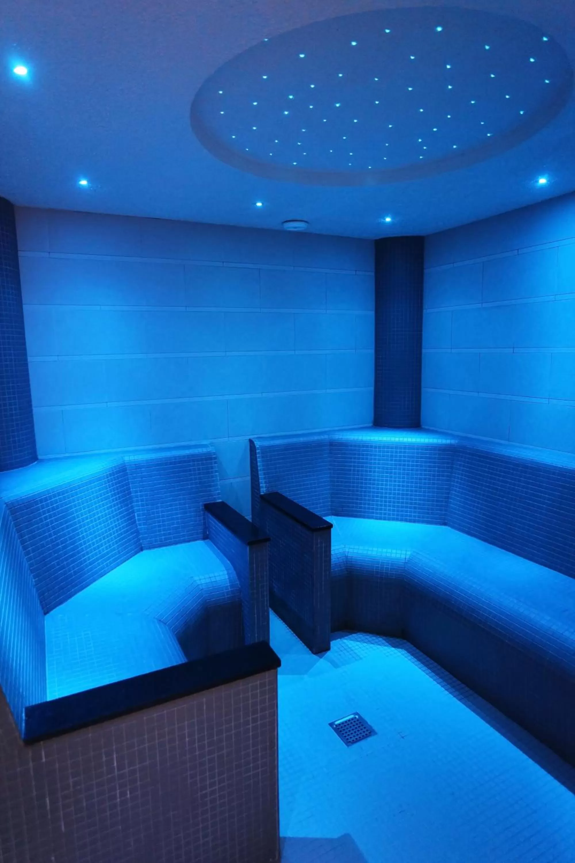 Steam room in Crowne Plaza Reading
