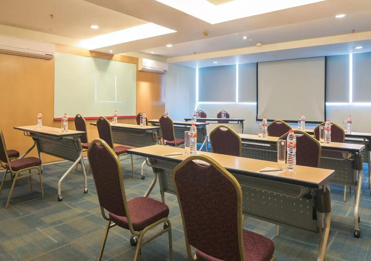 Meeting/conference room in 1O1 URBAN Jakarta Kelapa Gading