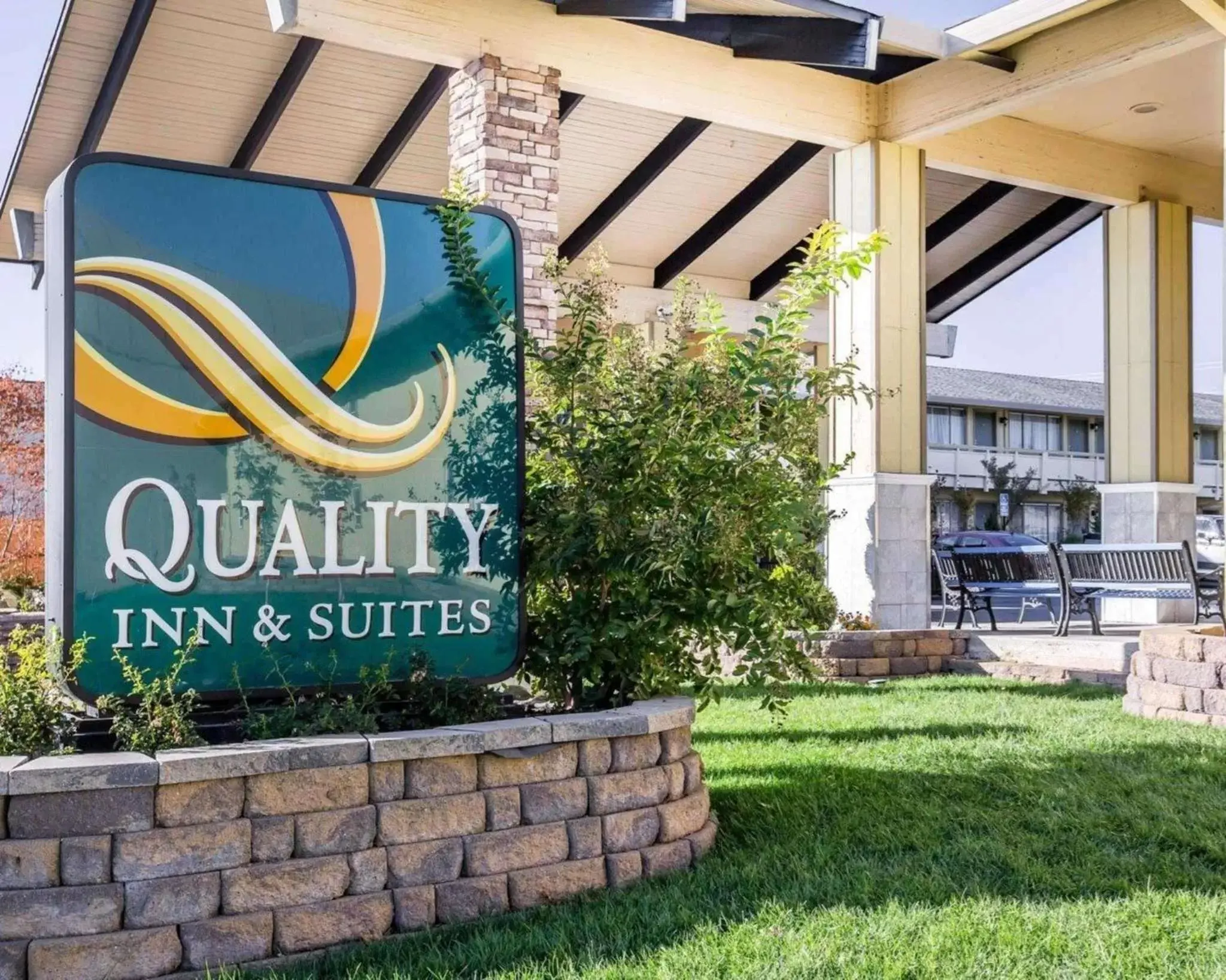 Property building in Quality Inn & Suites Cameron Park Shingle Springs