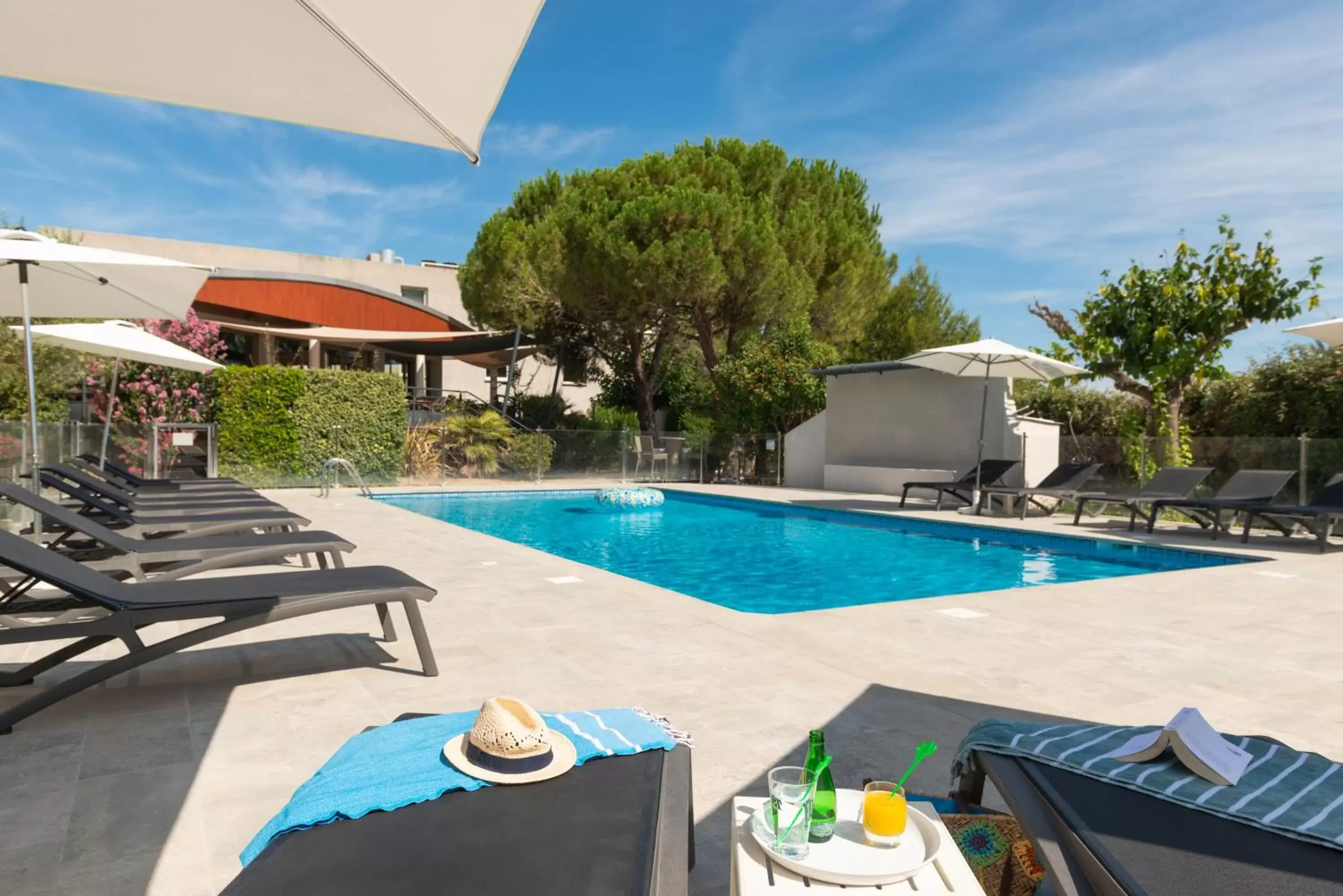 Garden, Swimming Pool in Kyriad Montpellier Est - Lunel