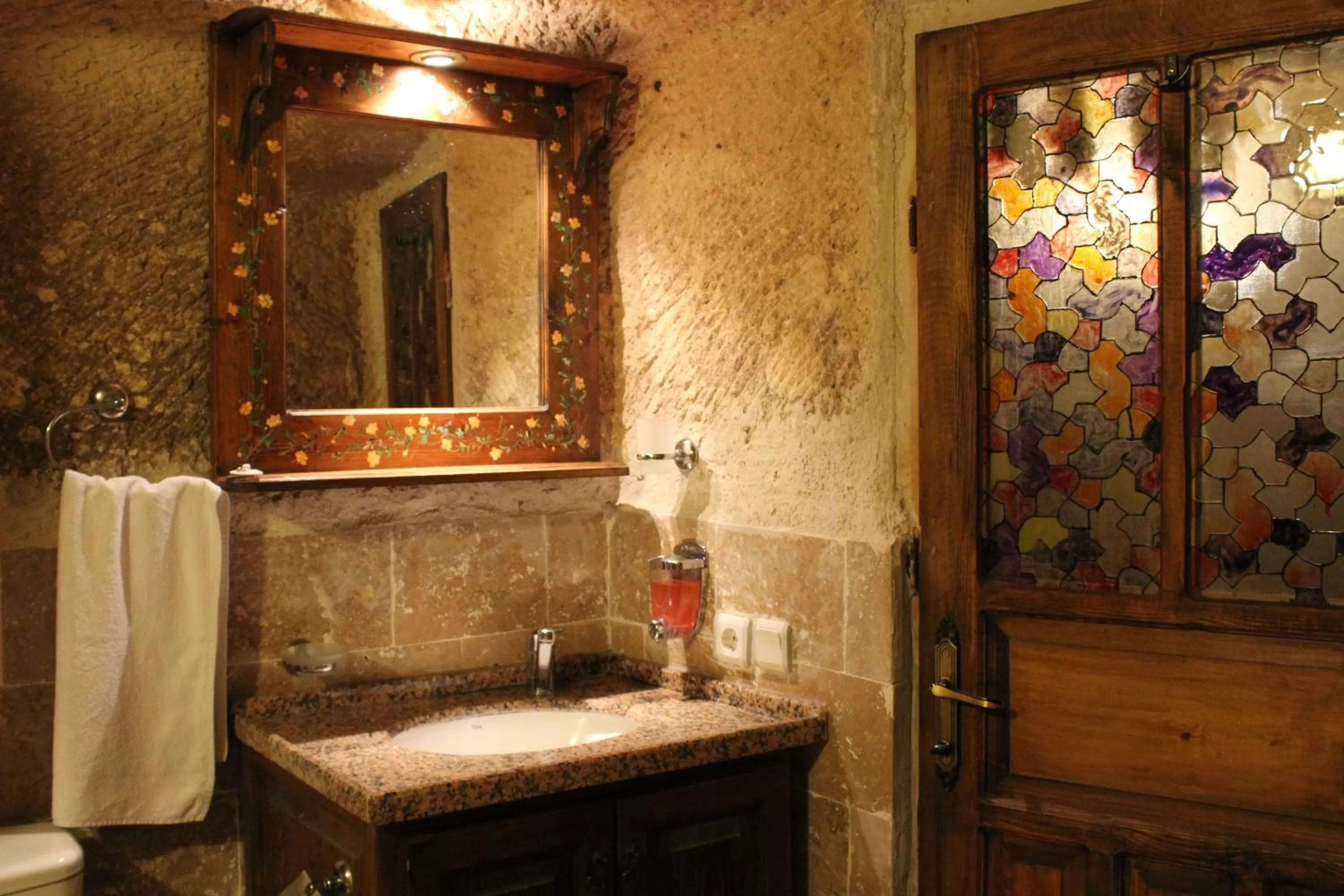 Shower in Kismet Cave House