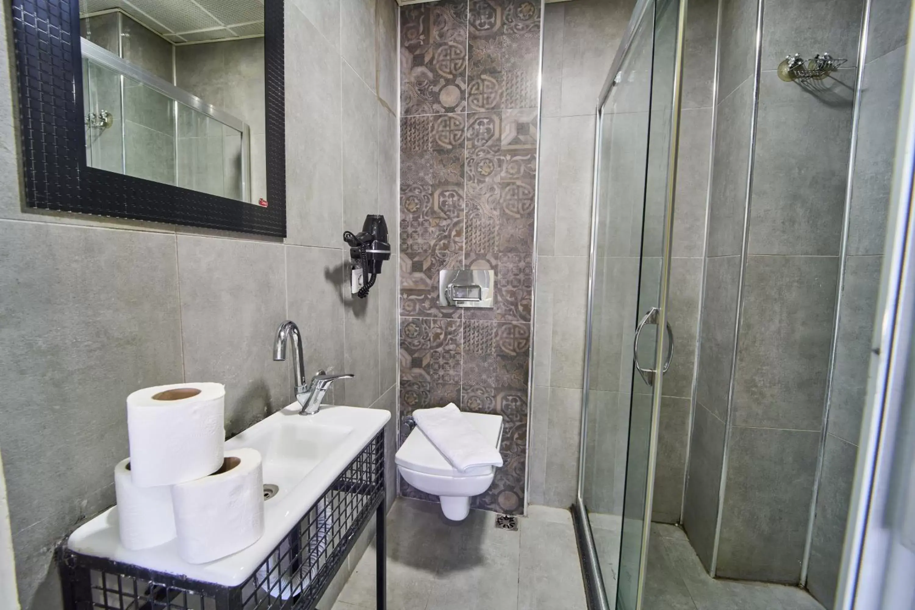 Shower, Bathroom in Istanbul Sirkeci Hotel