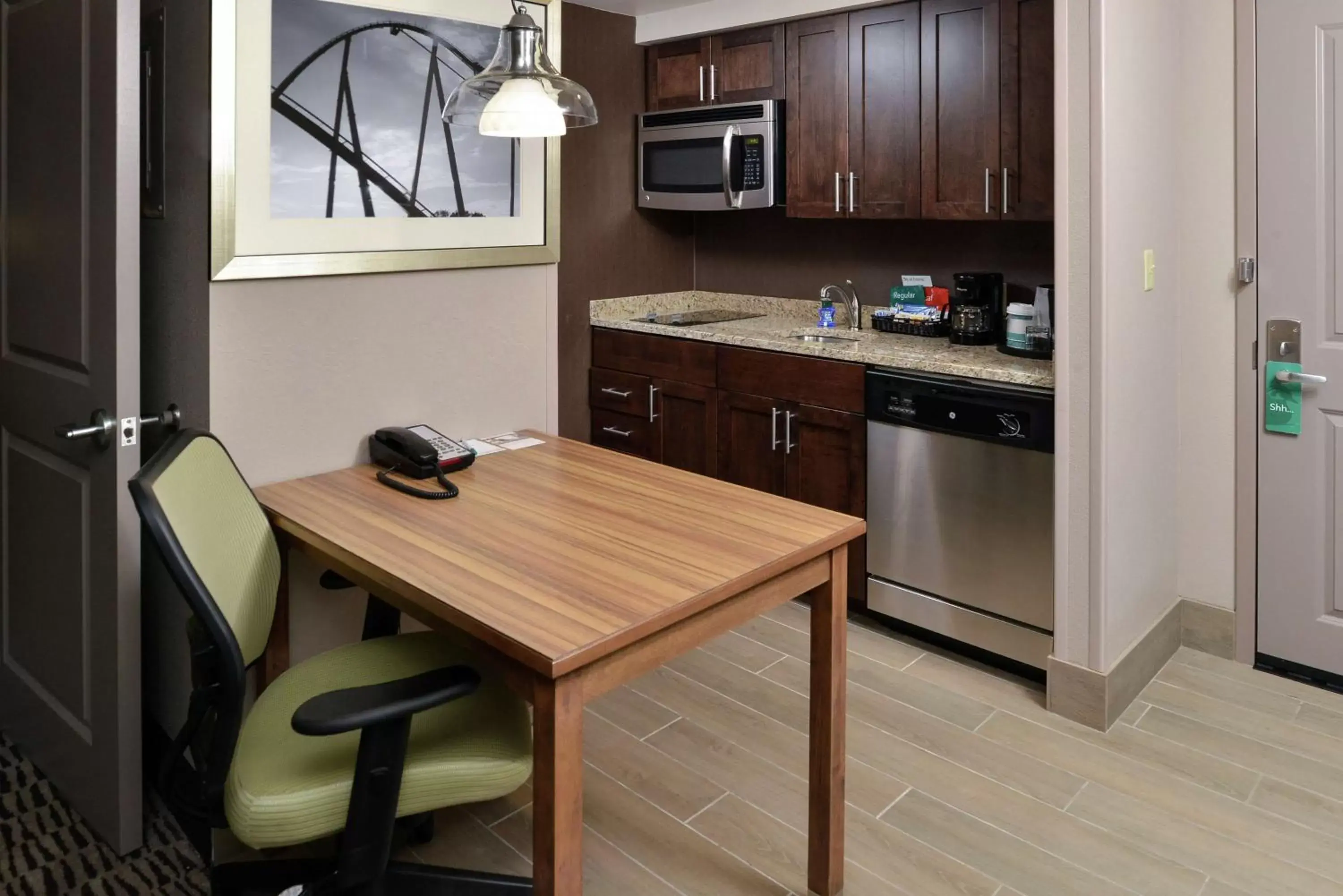 Bedroom, Kitchen/Kitchenette in Homewood Suites by Hilton Cincinnati/Mason