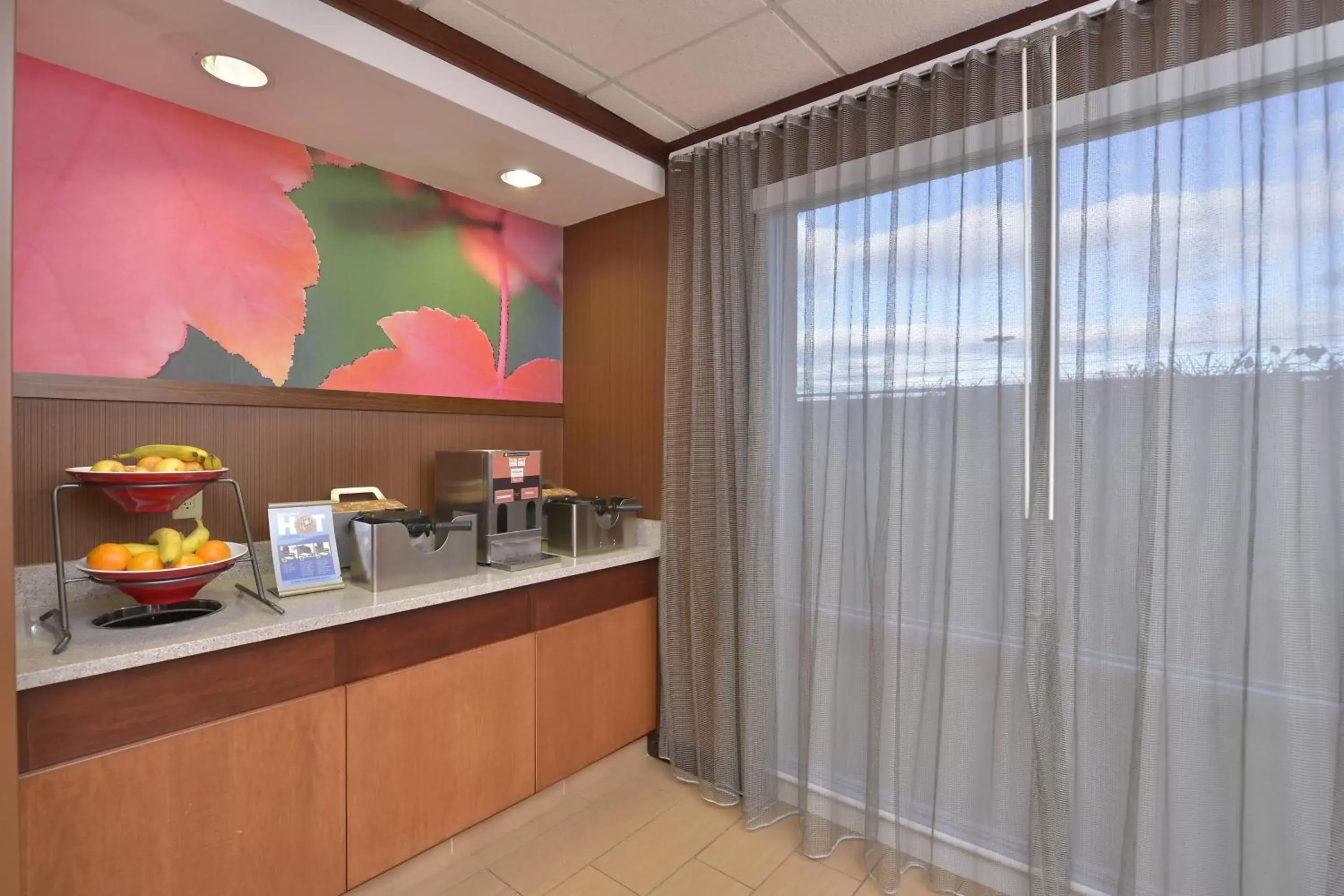 Restaurant/places to eat, Kitchen/Kitchenette in Fairfield Inn and Suites by Marriott Williamsport