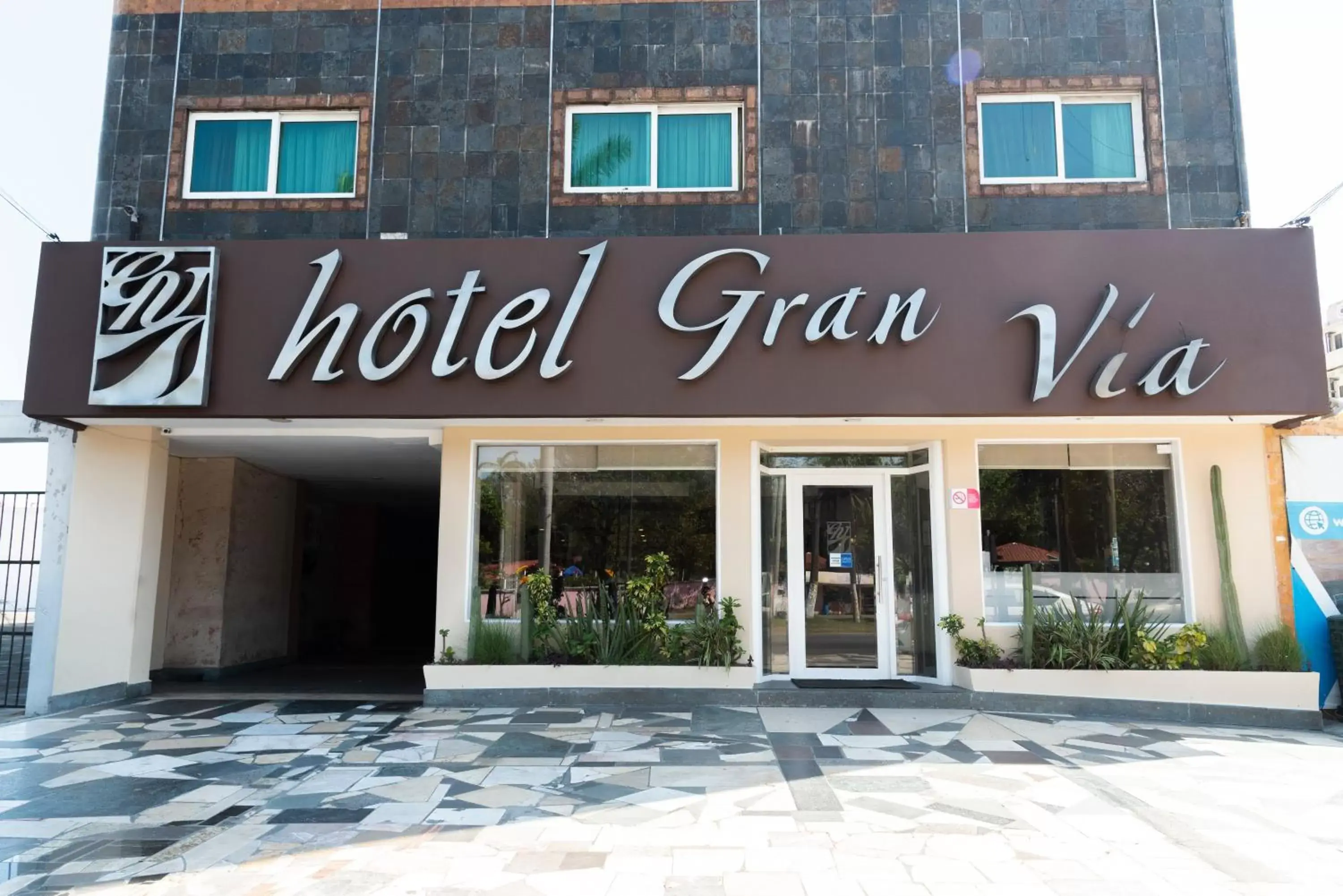 Facade/entrance in Hotel Gran Via - Centro