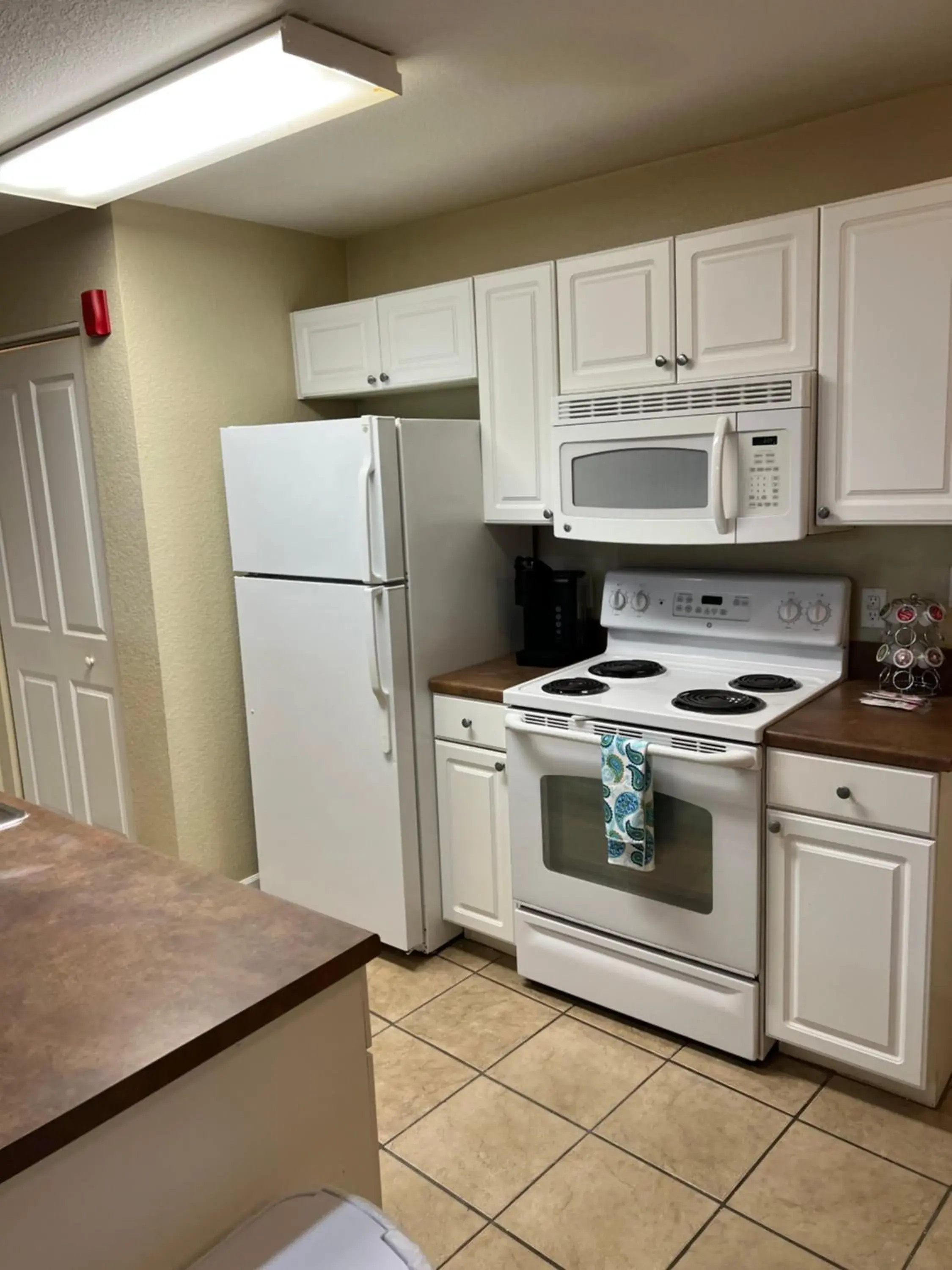 kitchen, Kitchen/Kitchenette in Washburn Hotel Suites