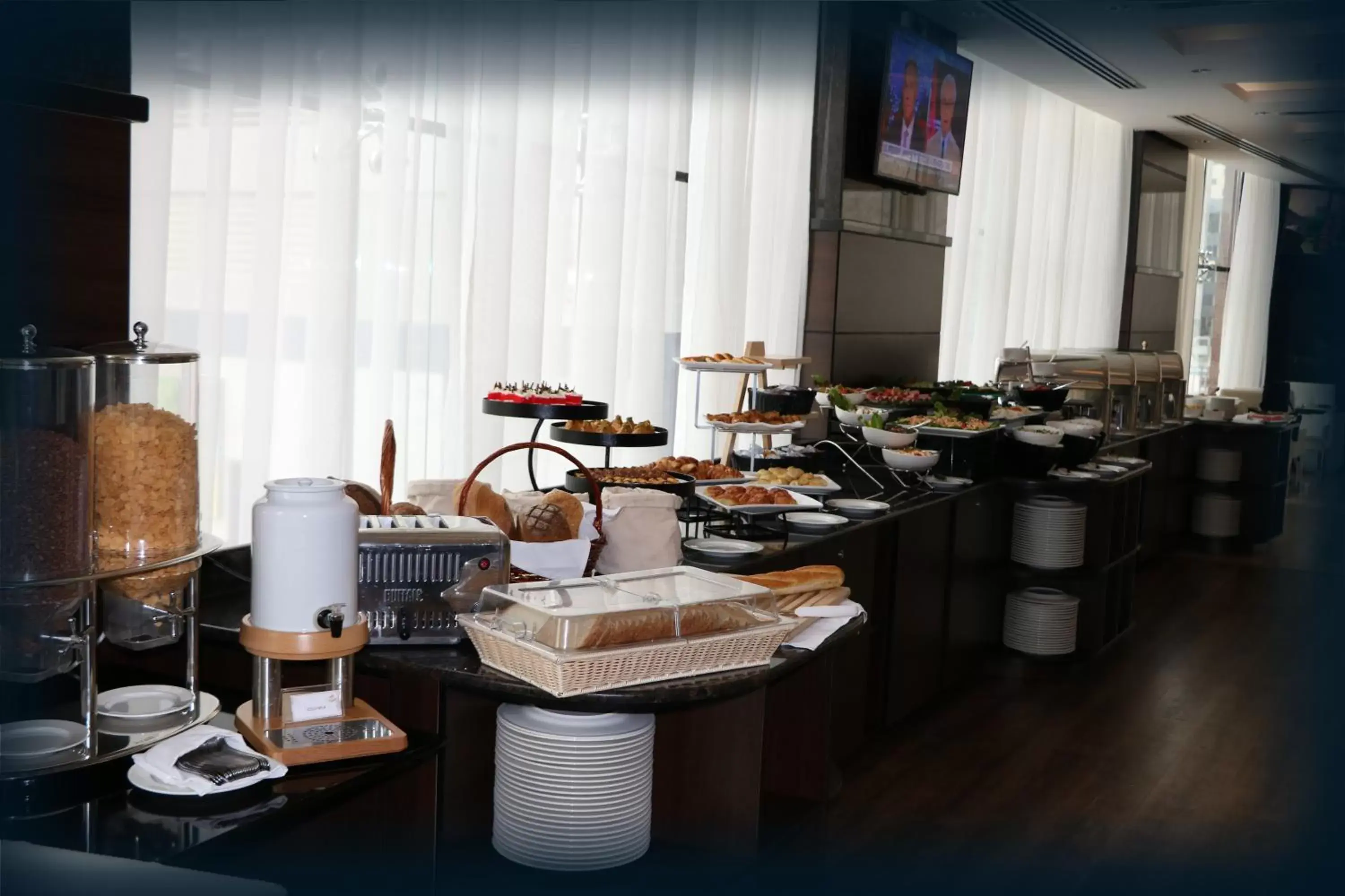 Buffet breakfast, Restaurant/Places to Eat in Orange Suites Hotel