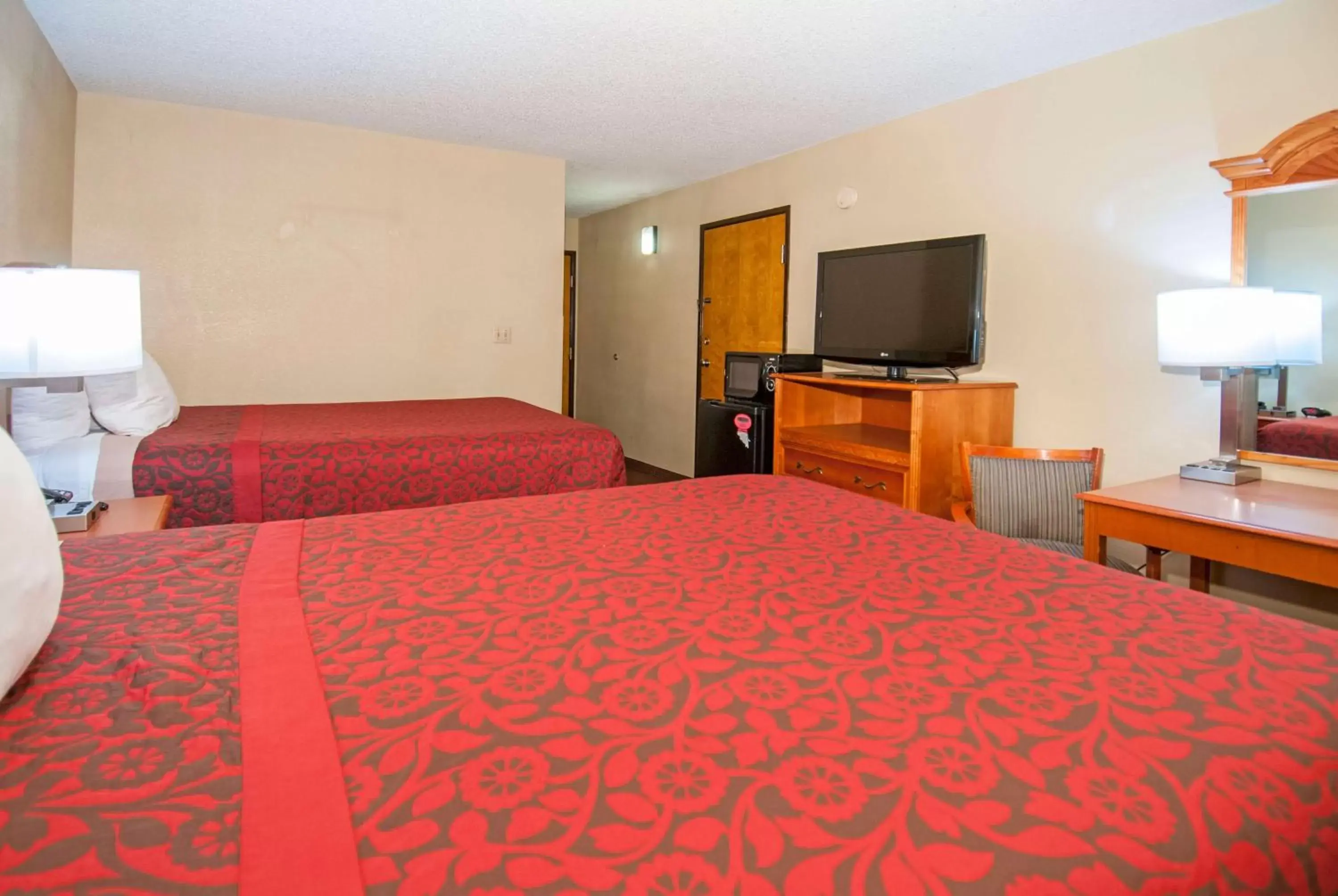 Photo of the whole room, Bed in Days Inn by Wyndham Pauls Valley Photo of the whole room, Bed in Days Inn by Wyndham Pauls Valley
