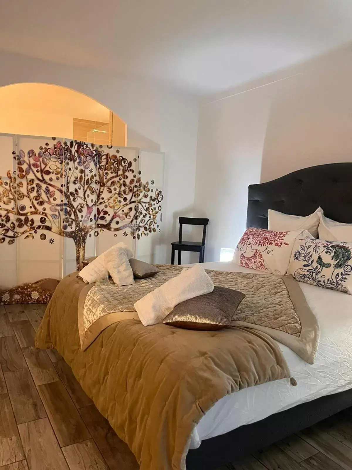 Bed in Luxe et sérénité au cœur de Saint-Tropez Suites spacieuses avec jardin enchanteur La Bravade