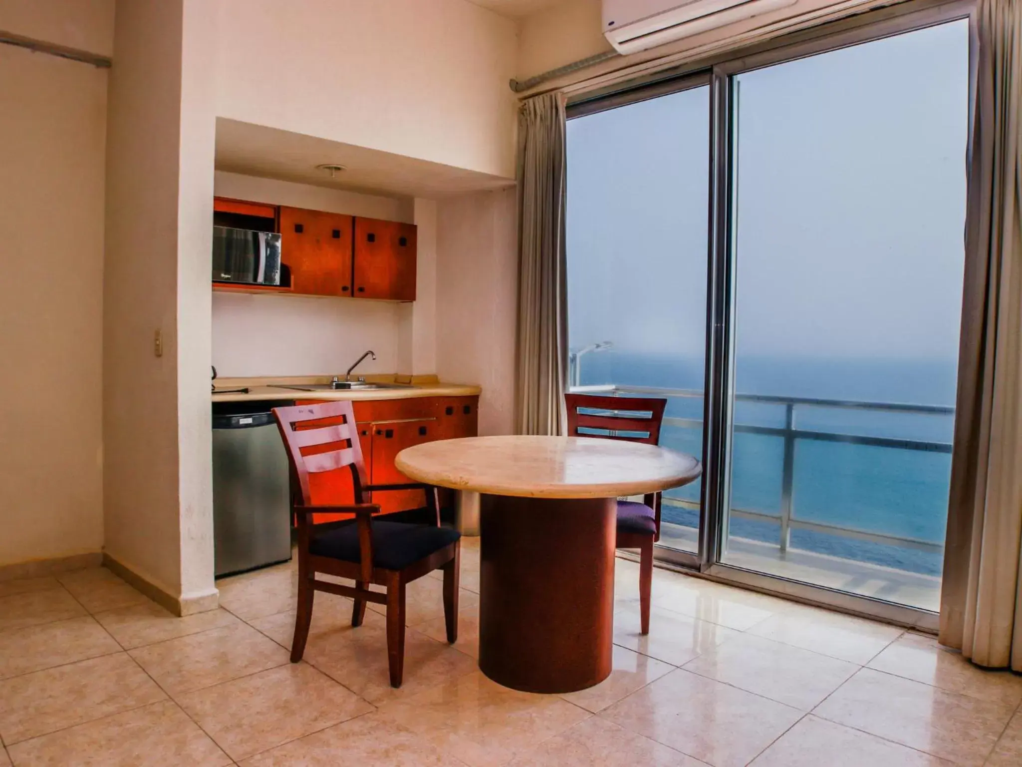 Balcony/Terrace, Dining Area in Casabella Art Boutique Hotel by Rotamundos