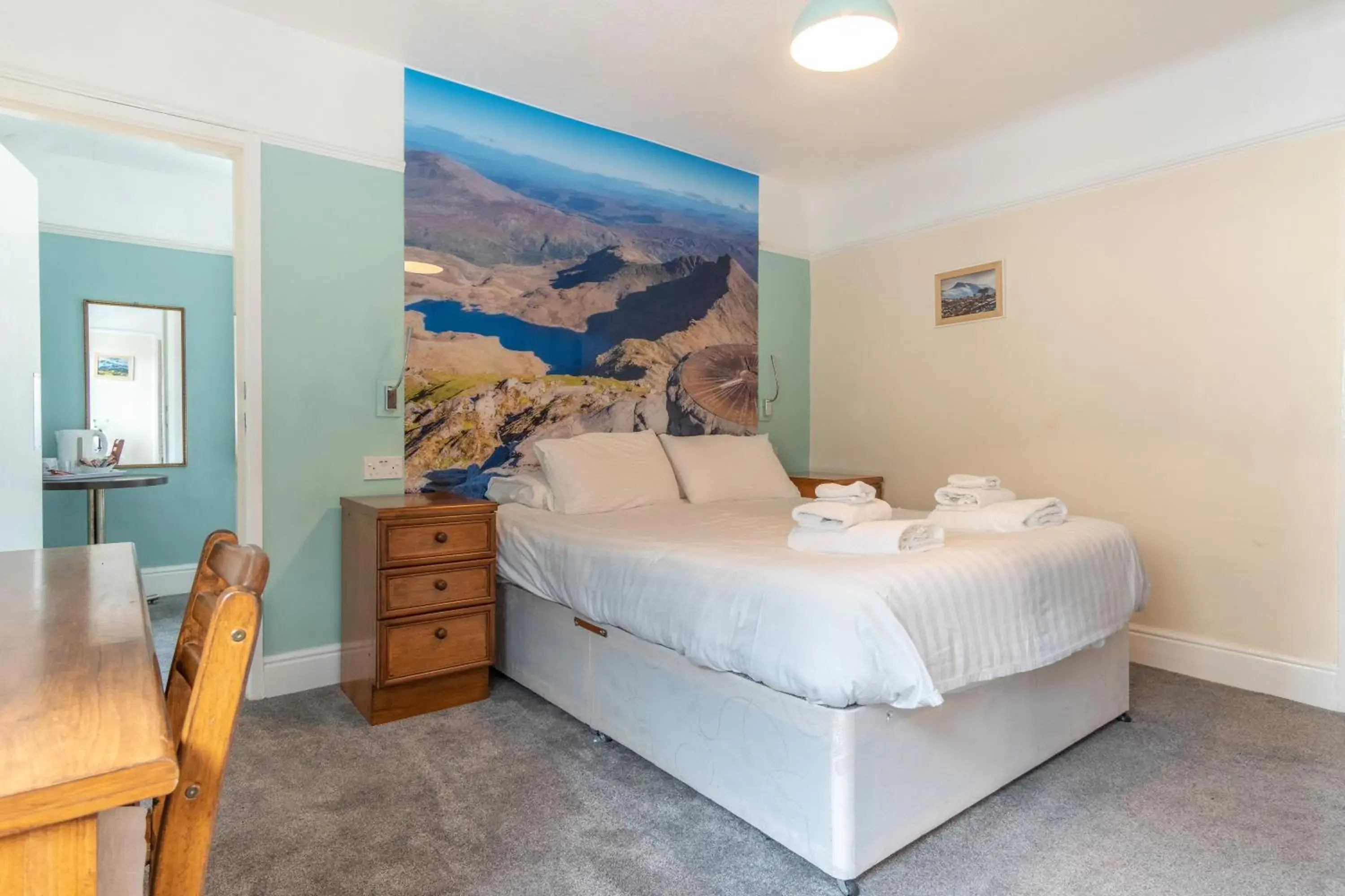 Bedroom, Bed in Padarn Hotel