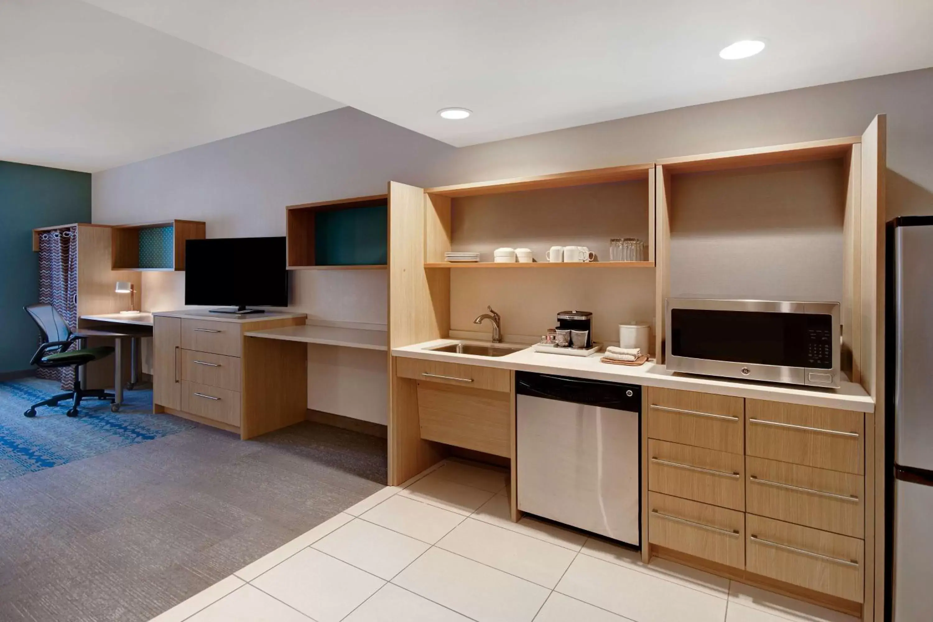 Kitchen or kitchenette, Kitchen/Kitchenette in Home2 Suites By Hilton Waco