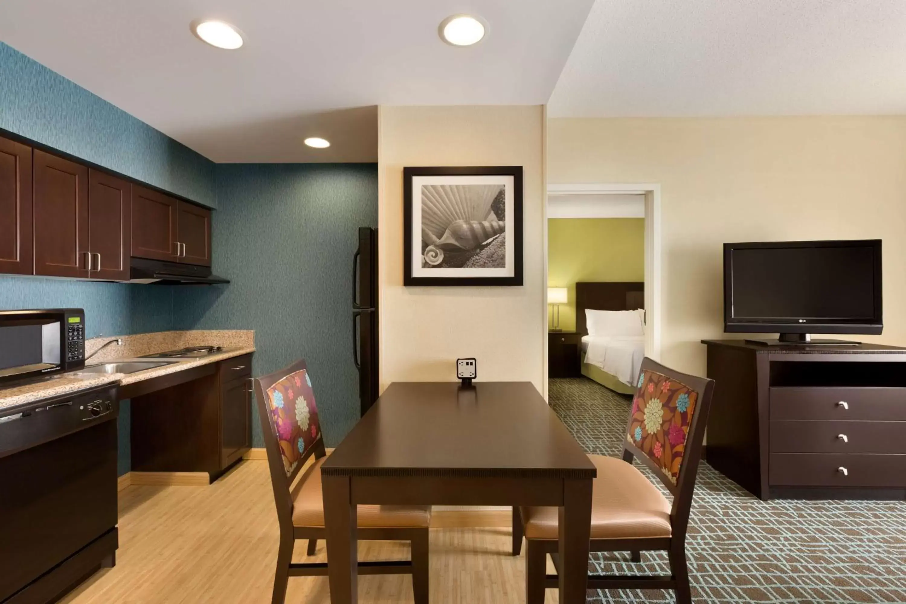 Living room, Kitchen/Kitchenette in Homewood Suites Fort Myers Airport - FGCU