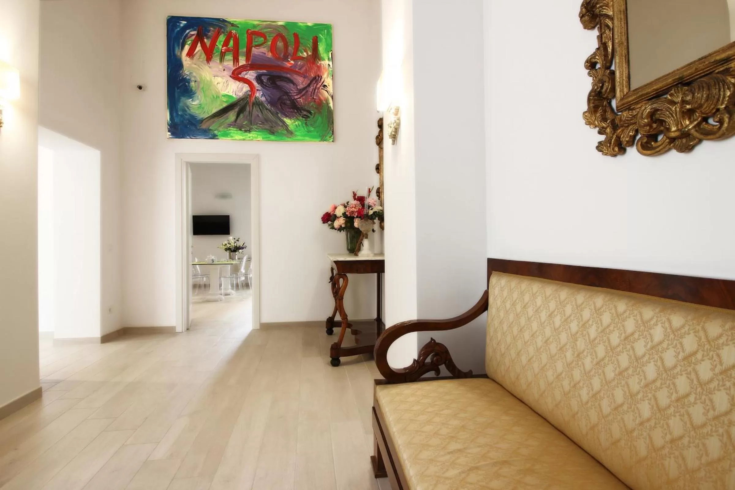 Communal lounge/ TV room in Palazzo d'Auria ApartHotel