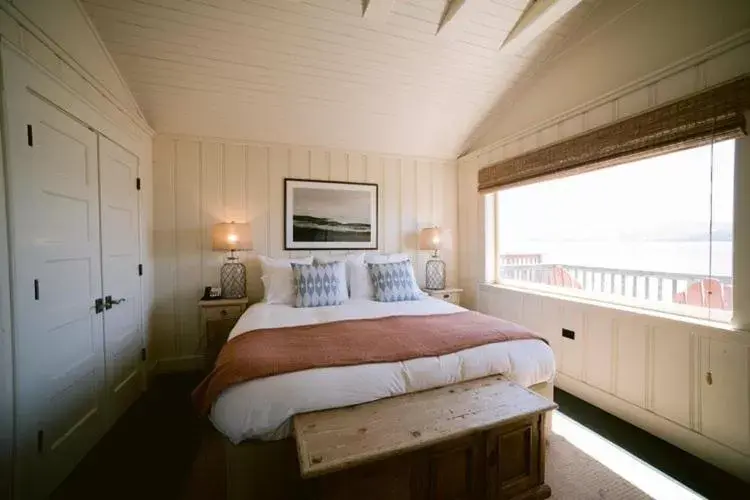 Bungalow - Water Front in Nick's Cove Bungalow - Water Front in Nick's Cove