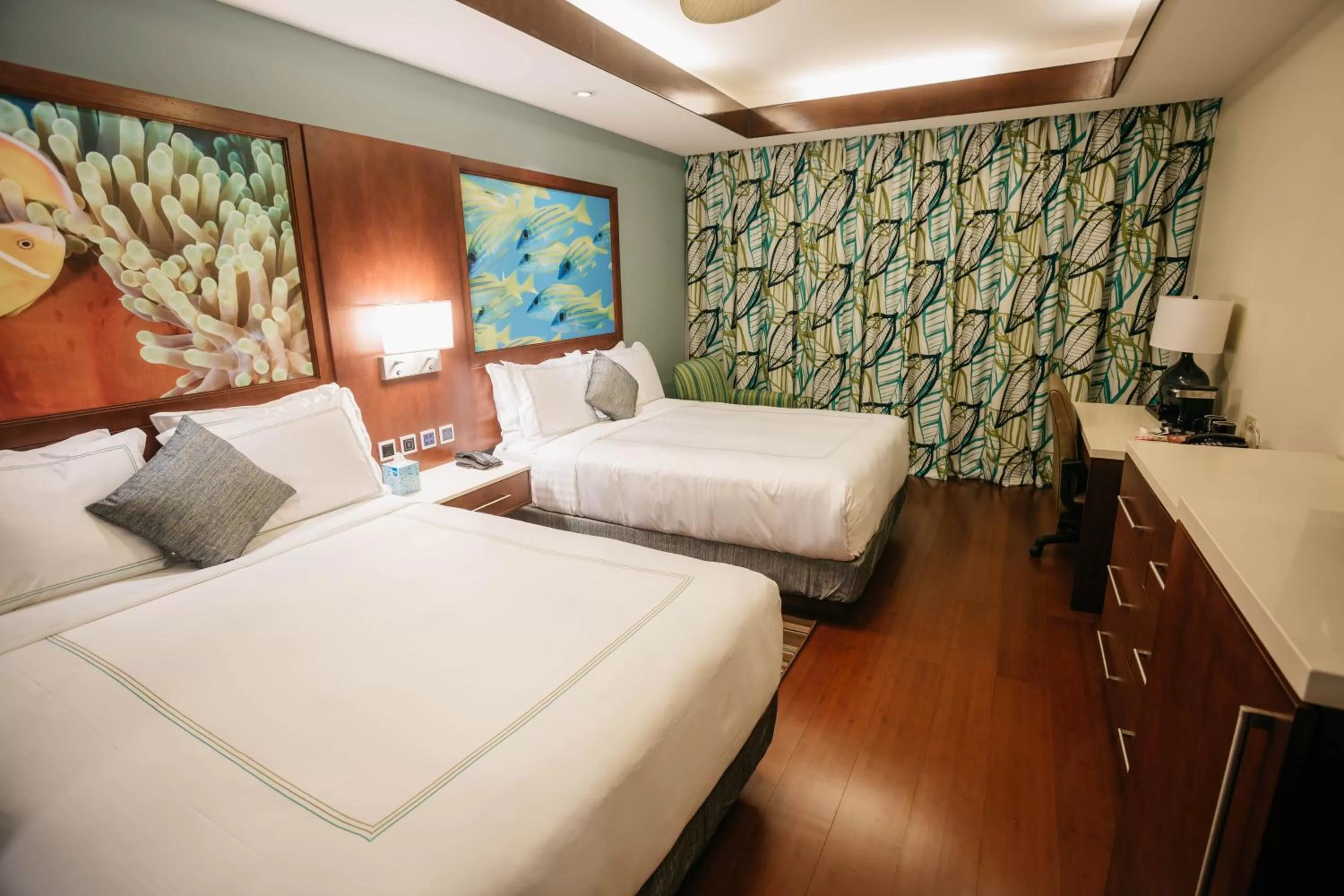 Surfrider Resort Hotel