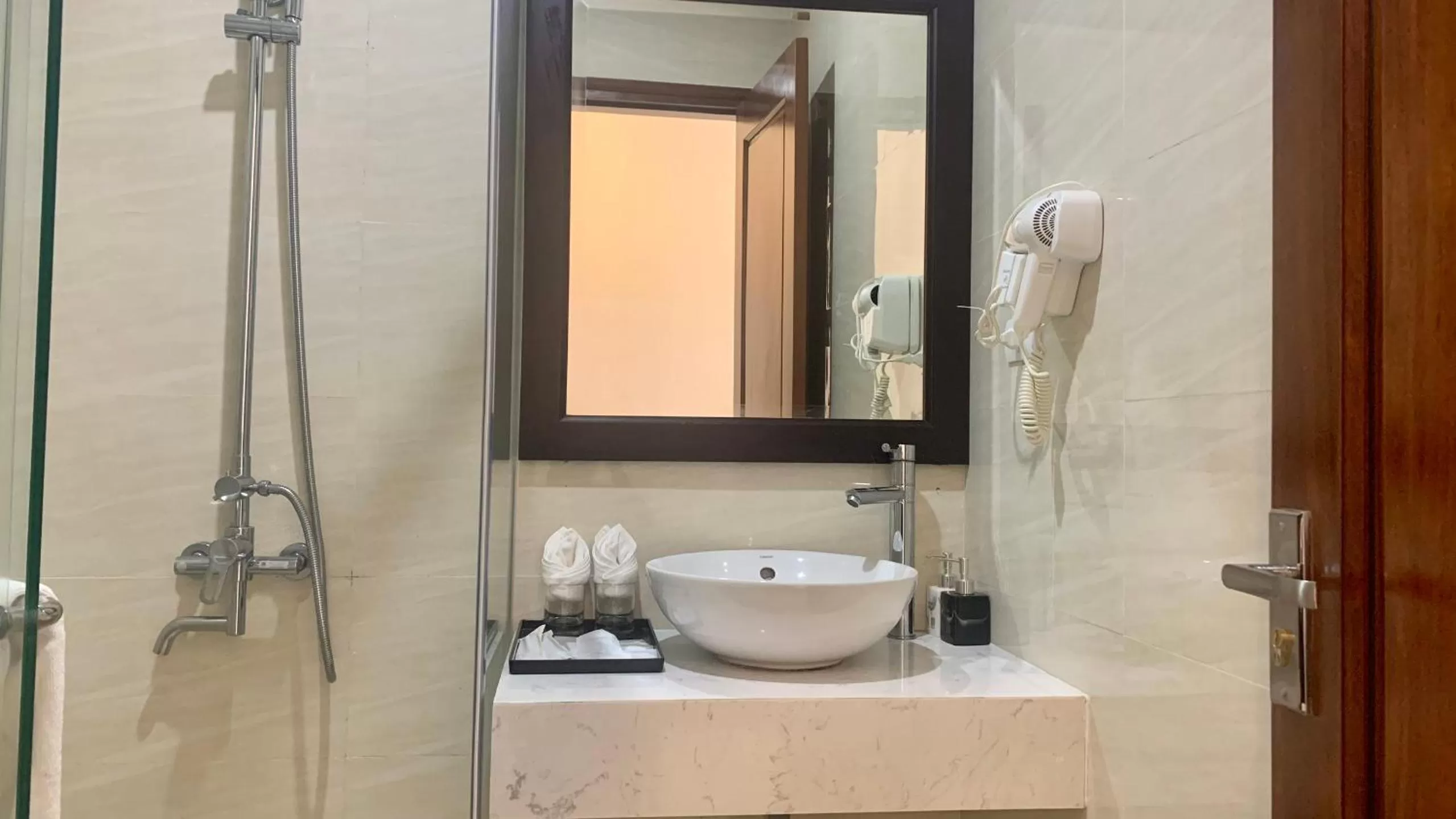 Toilet, Bathroom in Paragon Noi bai Hotel & Pool