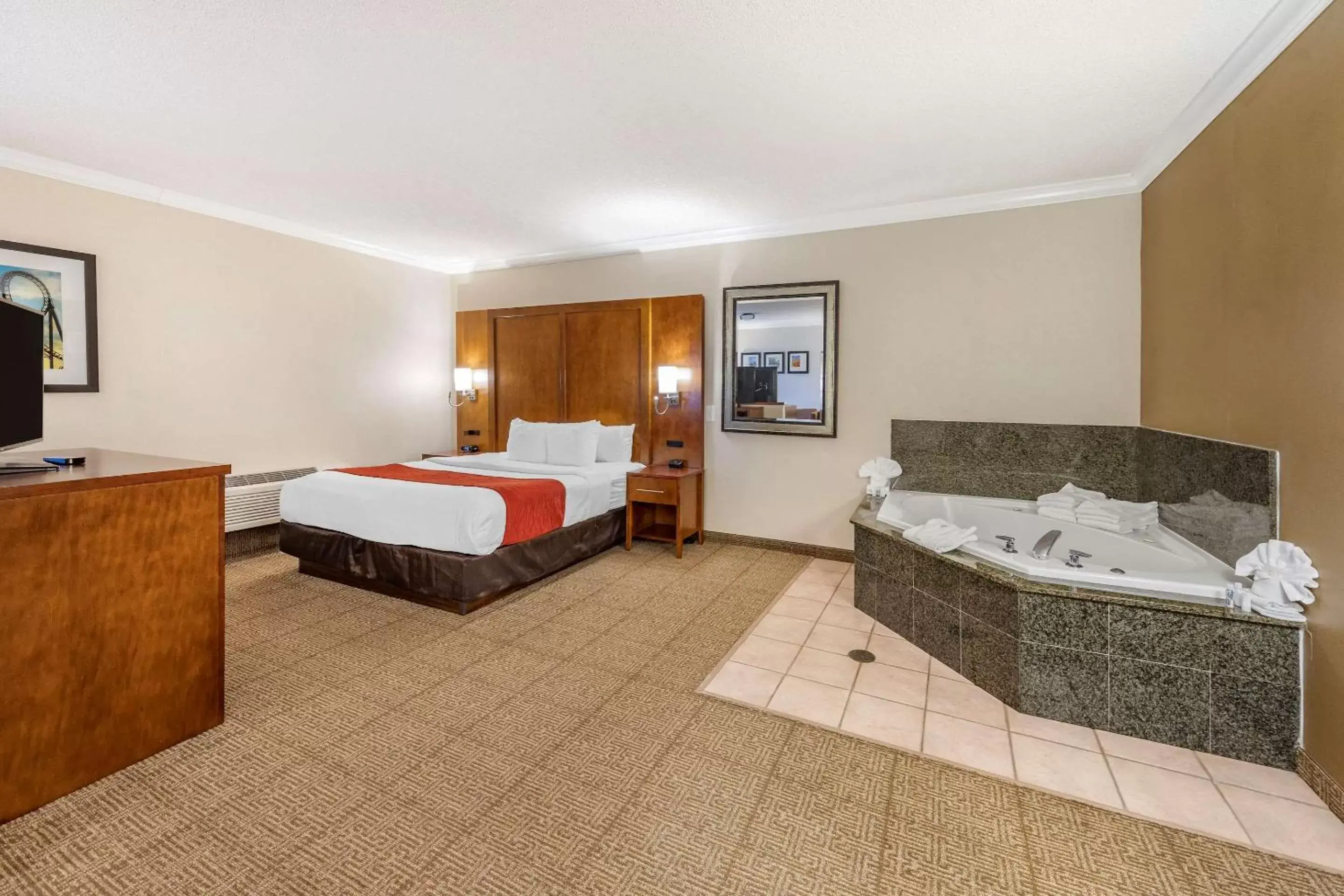 Photo of the whole room, Bed in Comfort Suites Near Six Flags Magic Mountain