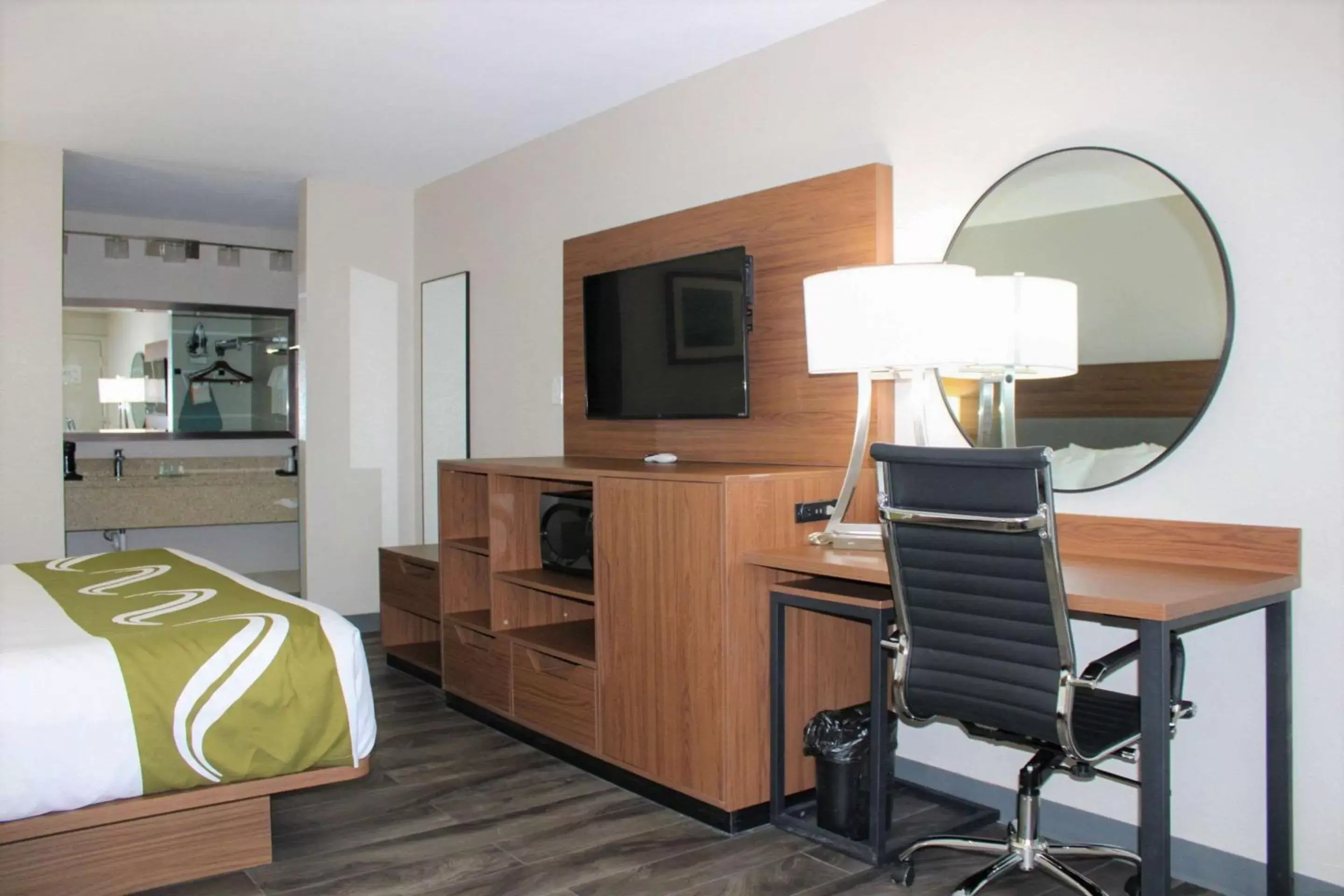 Bedroom, TV/Entertainment Center in Quality Inn & Suites Near White Sands National Park