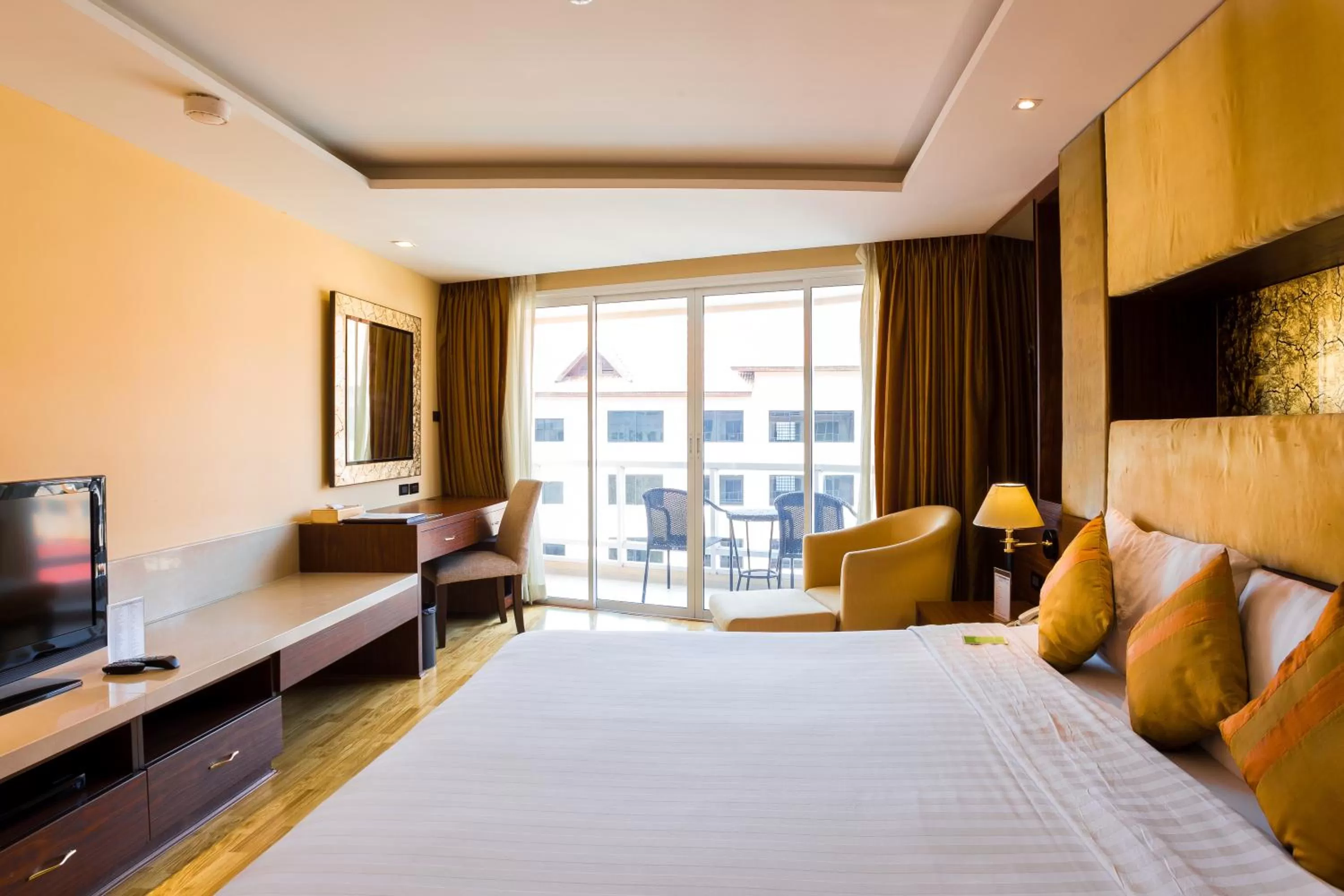 Day, Bed in Nova Gold Hotel Pattaya