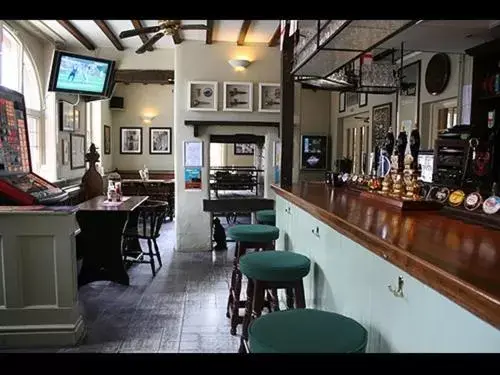 Lounge or bar, Lounge/Bar in The Bear Marlborough