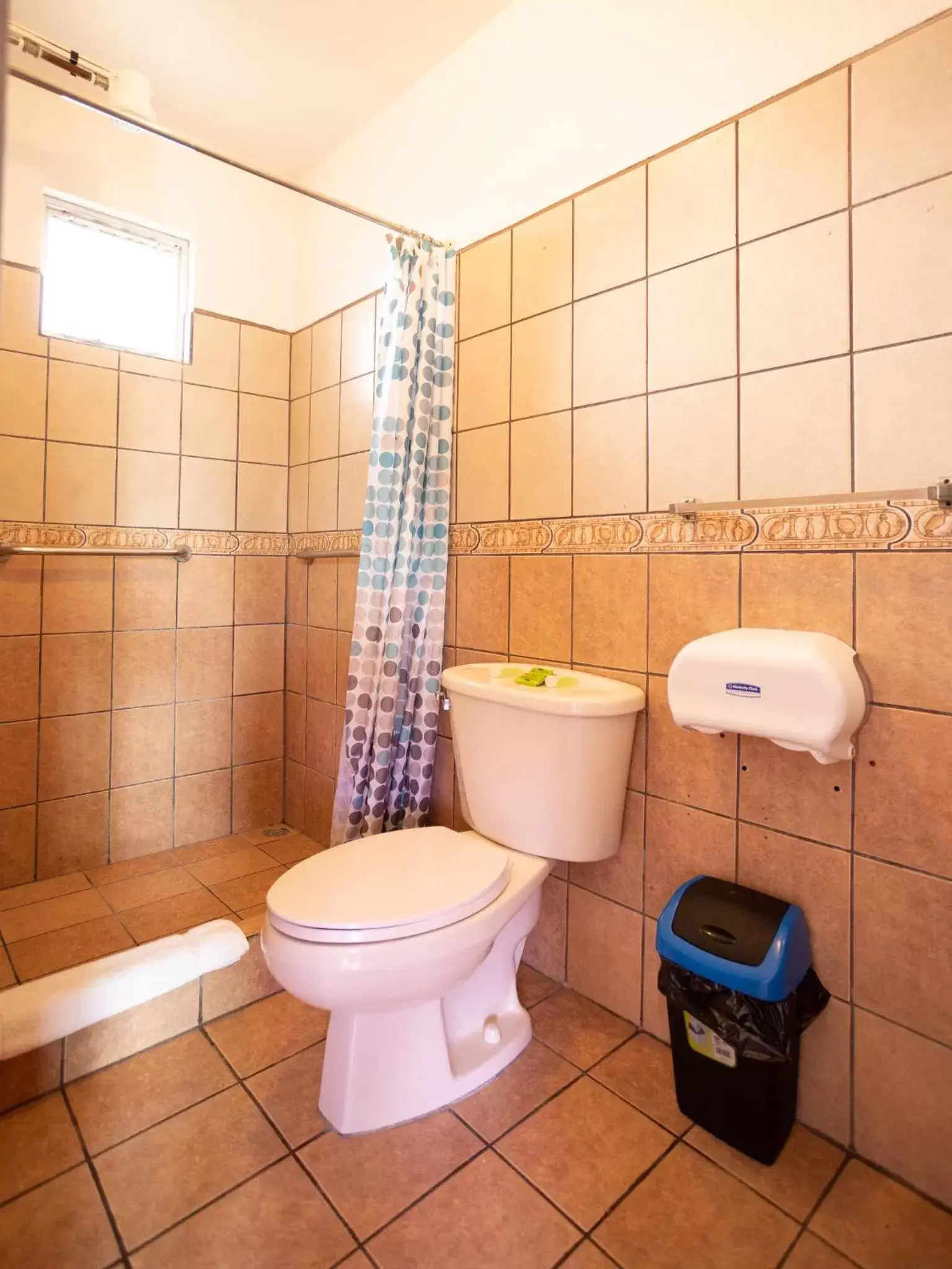 Shower, Bathroom in Hotel El Rancho