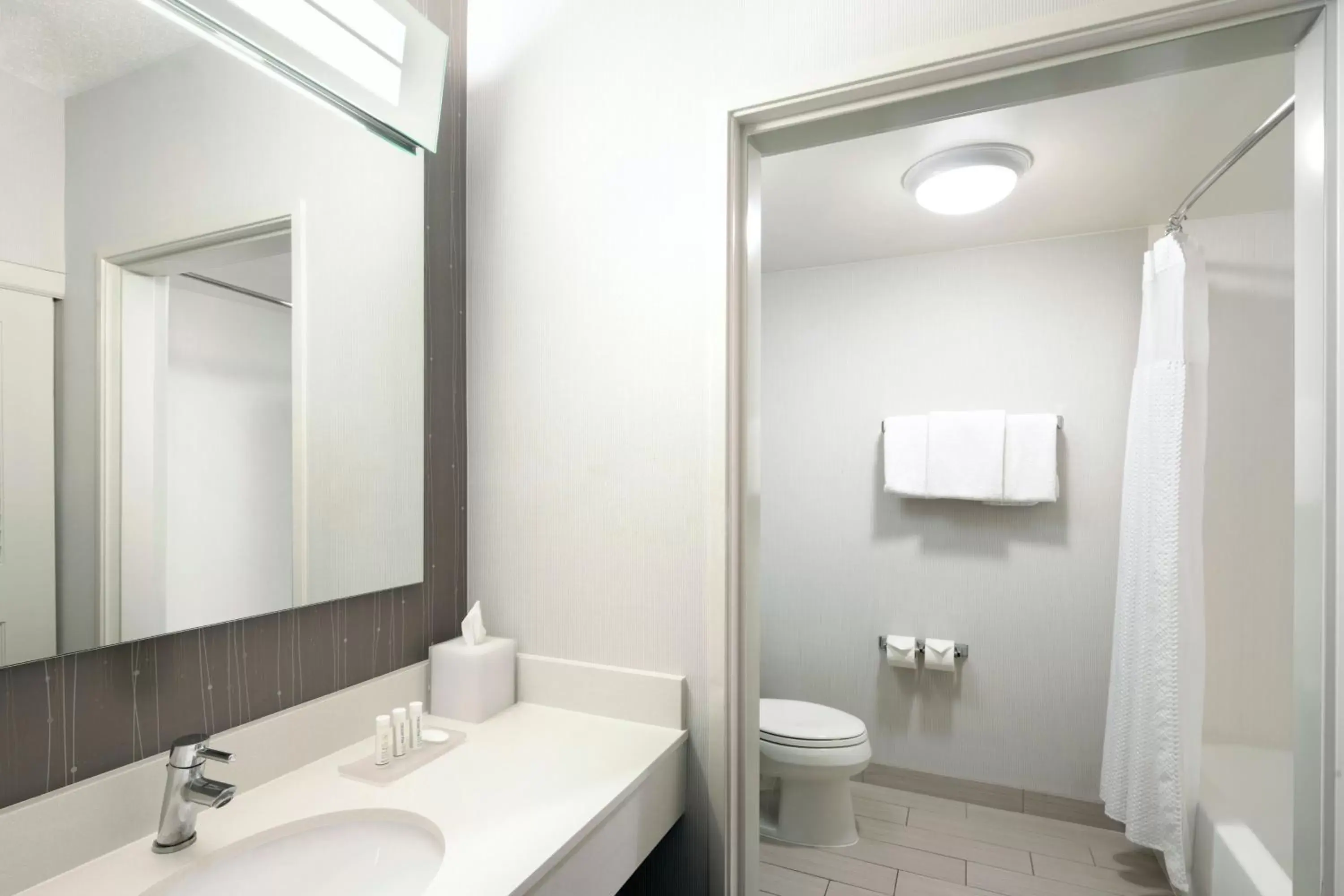 Bathroom in Courtyard by Marriott- Austin Round Rock