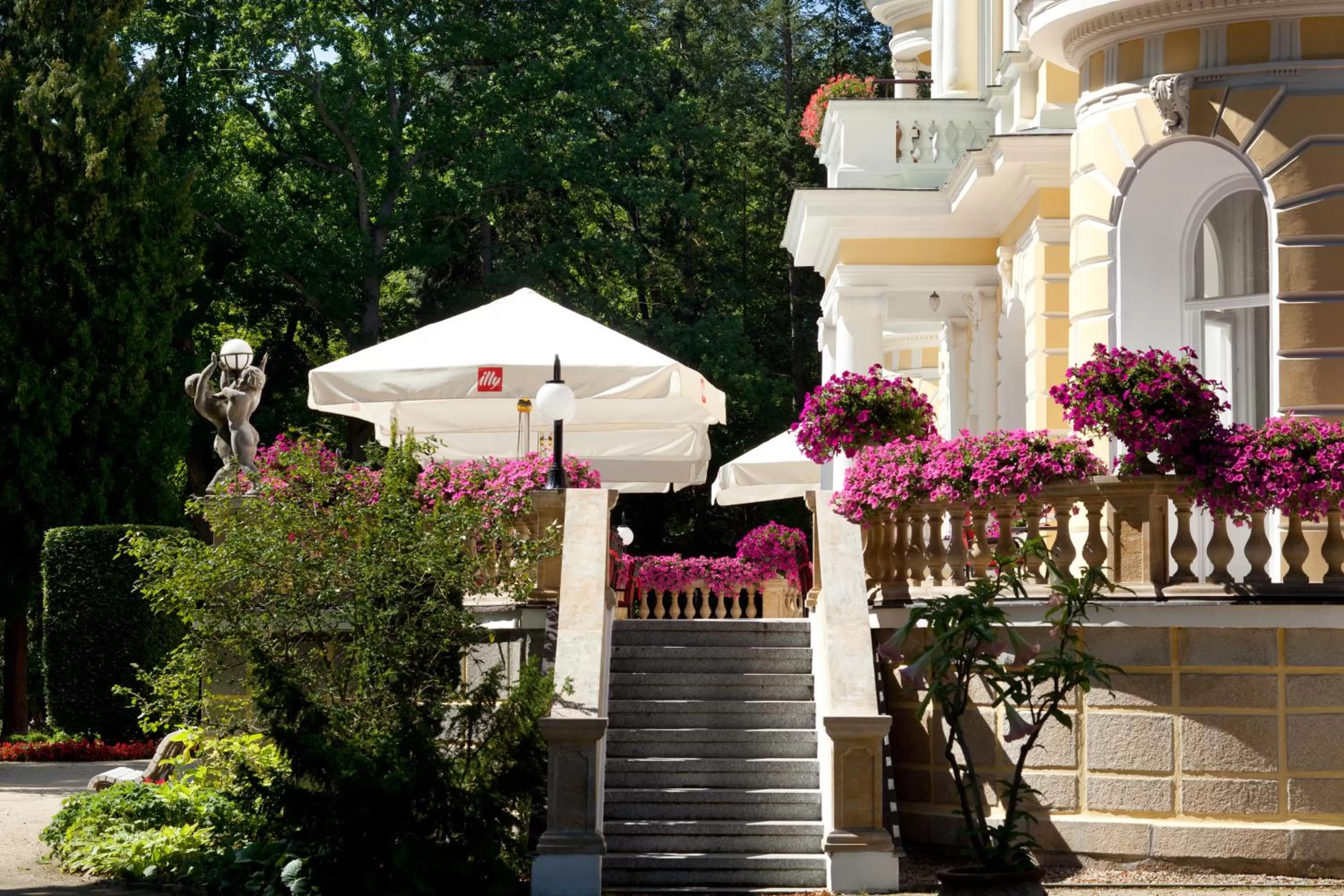 Restaurant/places to eat in Imperial Spa & Kurhotel