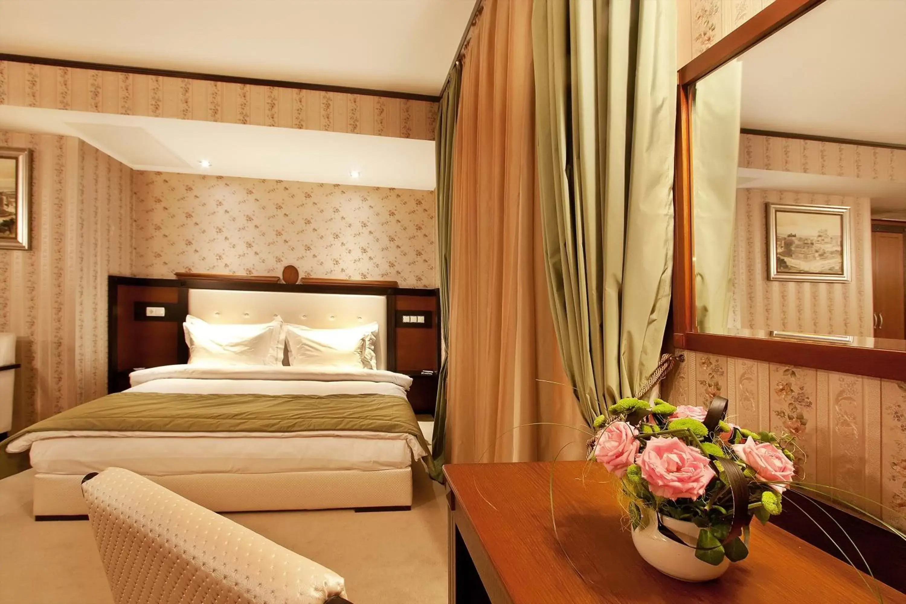 Bed in Best Western Plus Bristol Hotel Bed in Best Western Plus Bristol Hotel