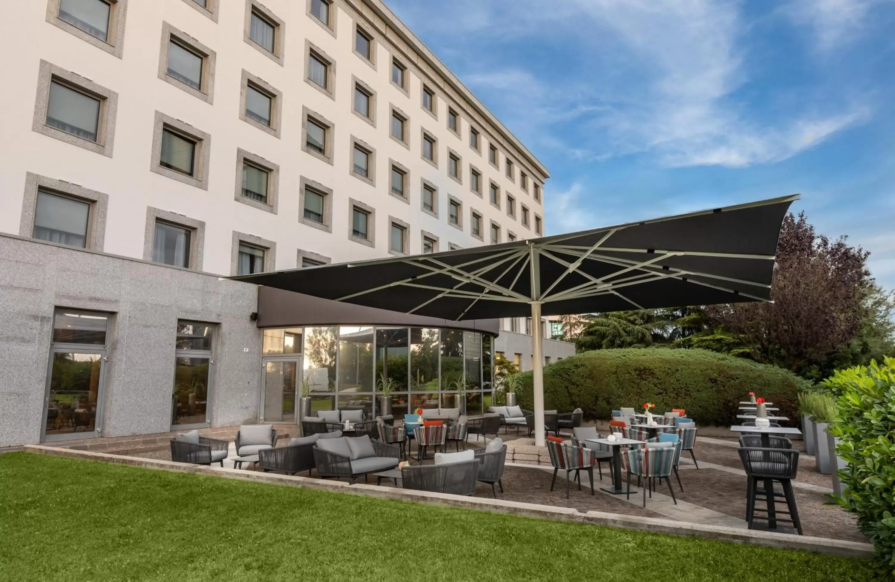 Balcony/Terrace, Restaurant/Places to Eat in Leonardo Hotel Verona