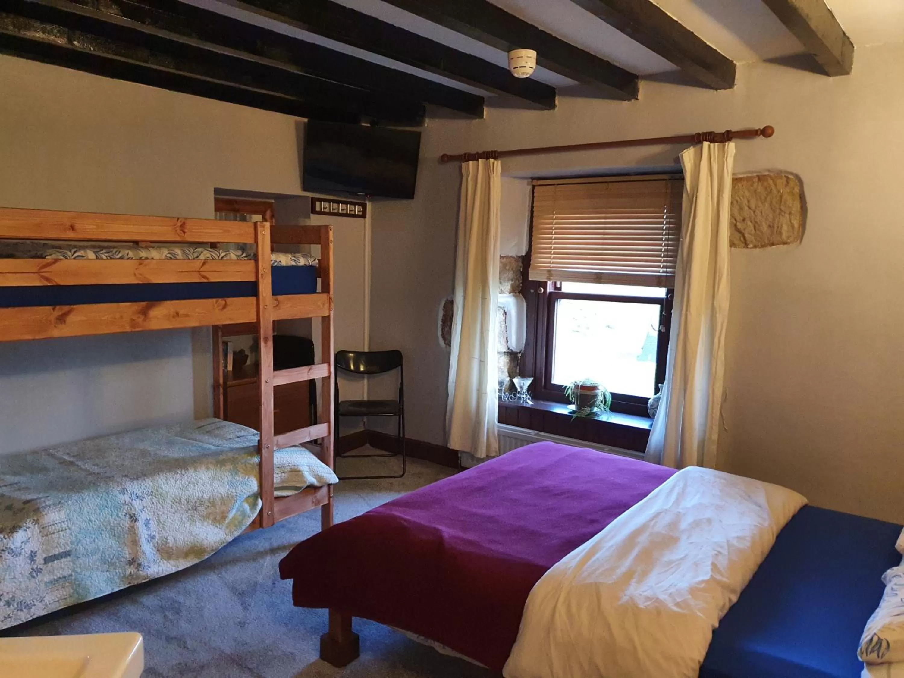 bunk bed, Bed in B&B Drum Farm