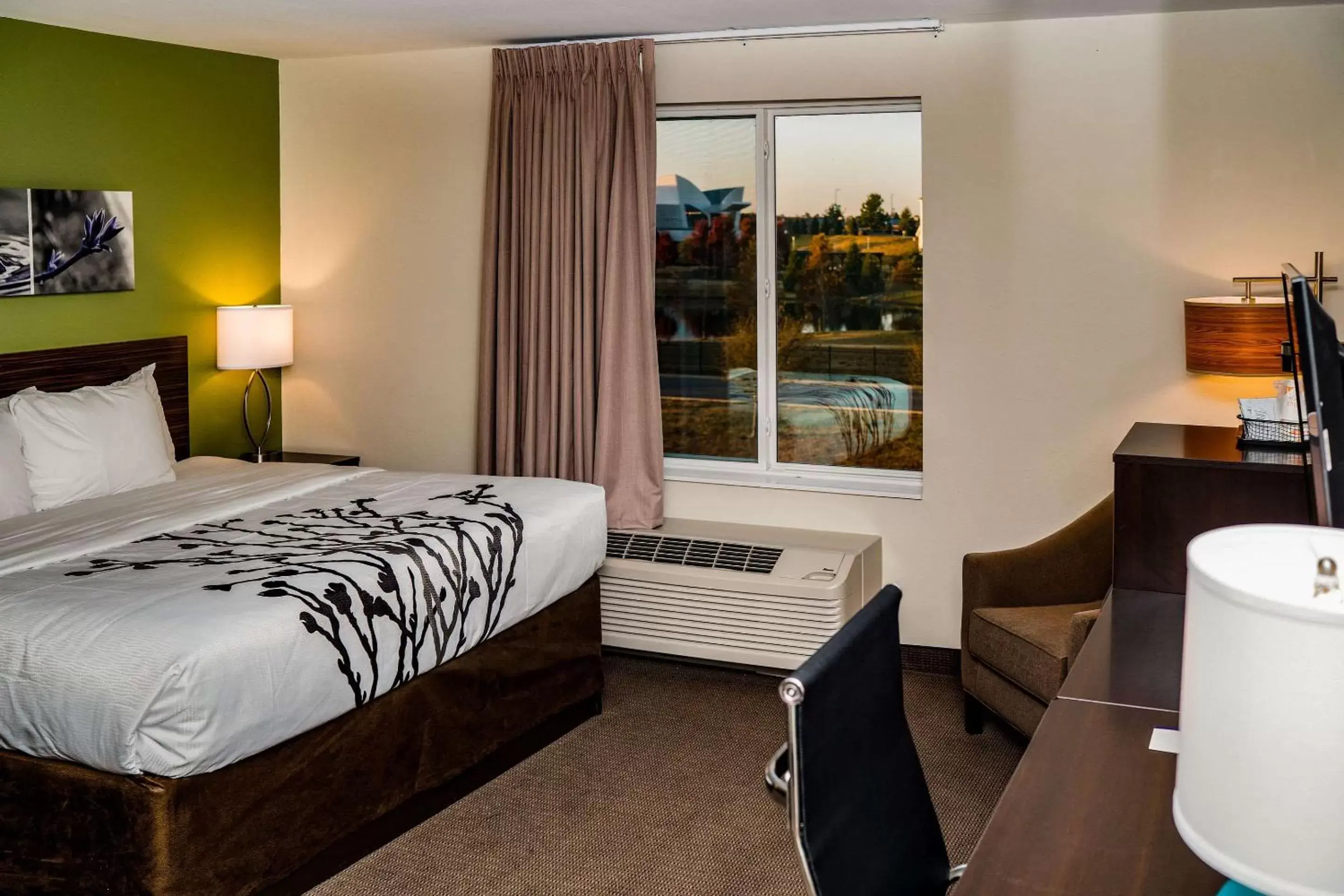 Bed in Sleep Inn at Discovery Park of America Bed in Sleep Inn at Discovery Park of America