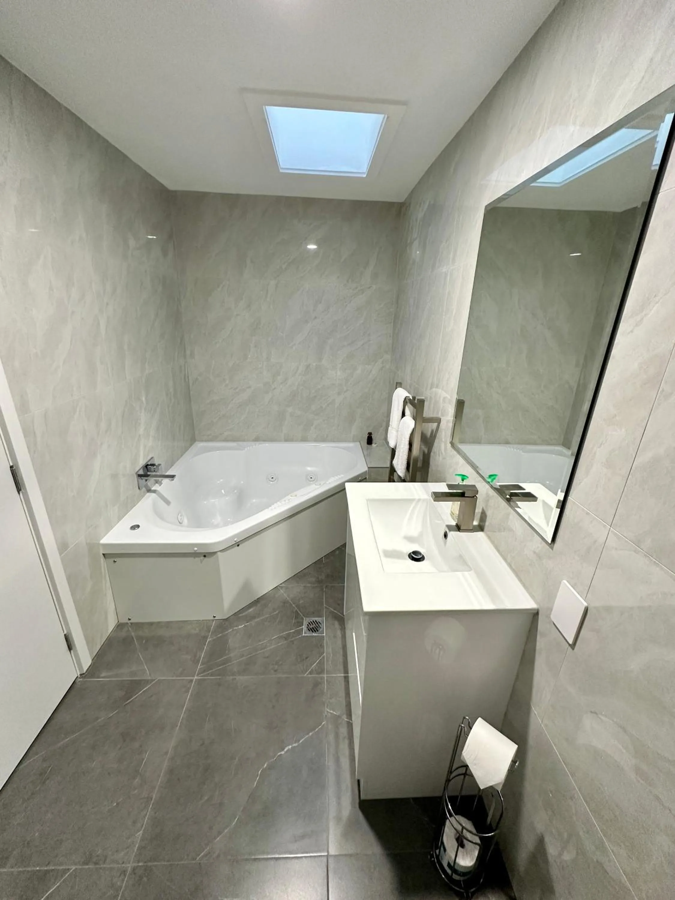 Bathroom in Brylin Motel