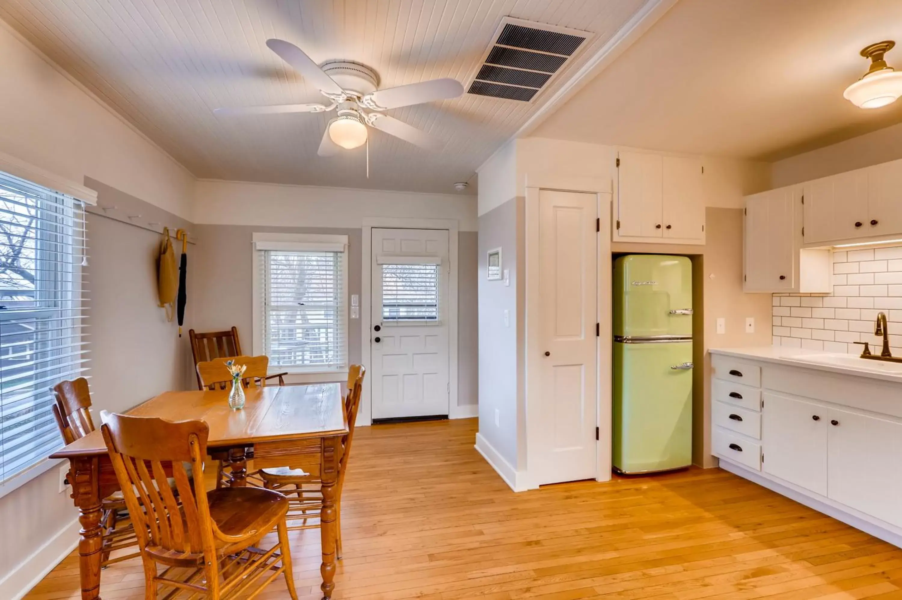 Kitchen or kitchenette, Dining Area in Colorado Chautauqua Cottages