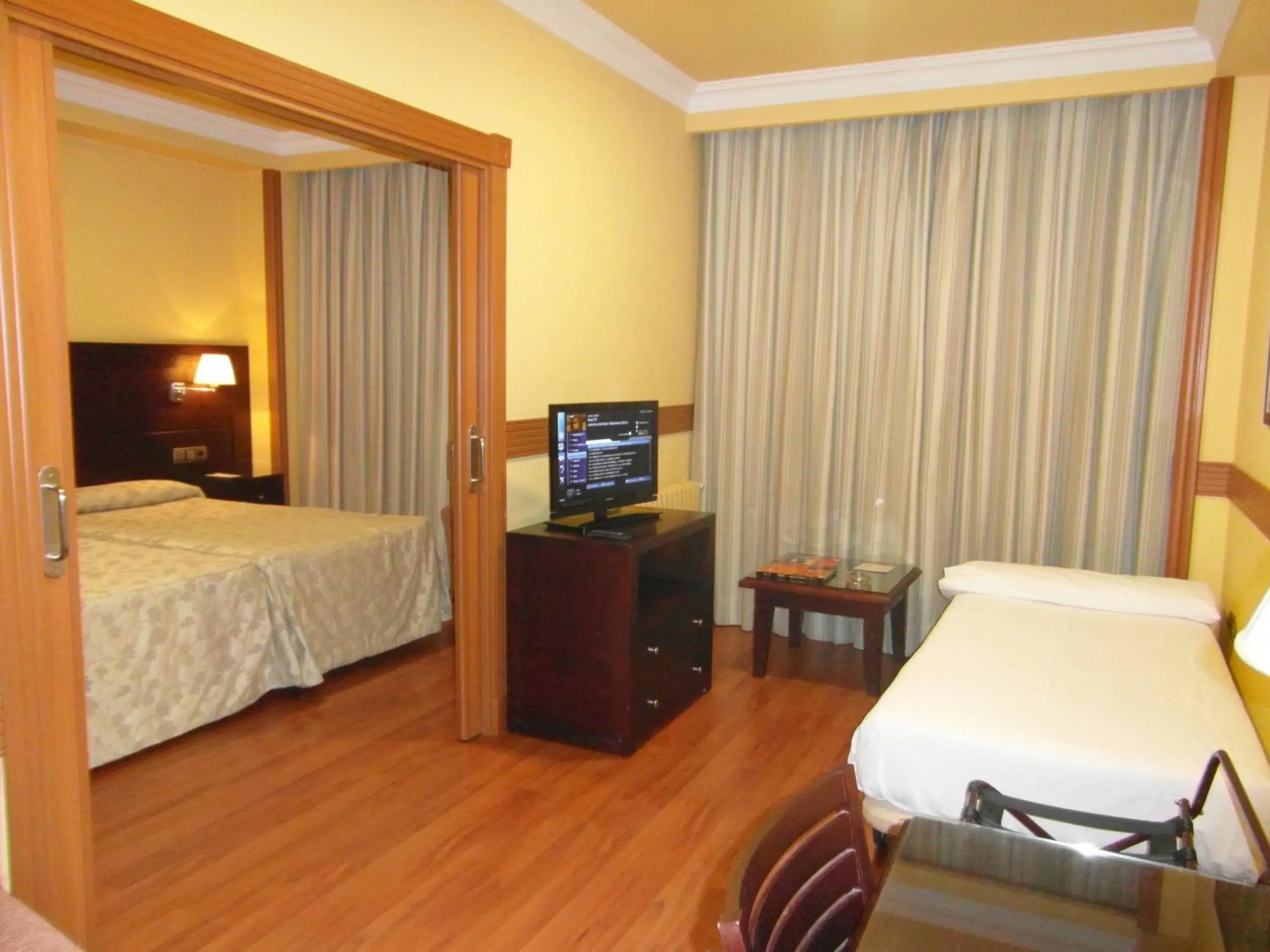 Photo of the whole room, Bed in Hotel II Castillas Ávila